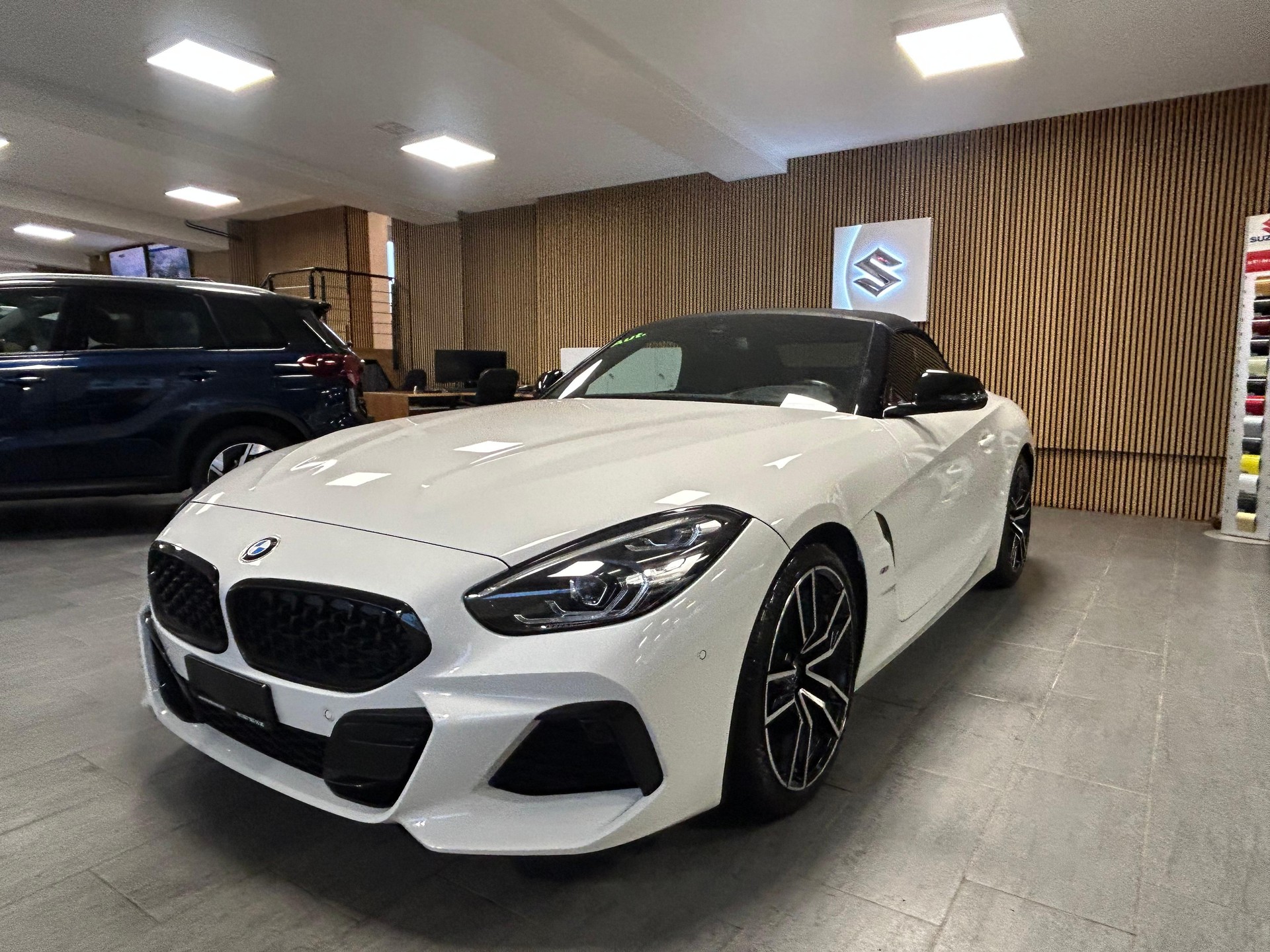 BMW Z4 20i sDrive-image-5