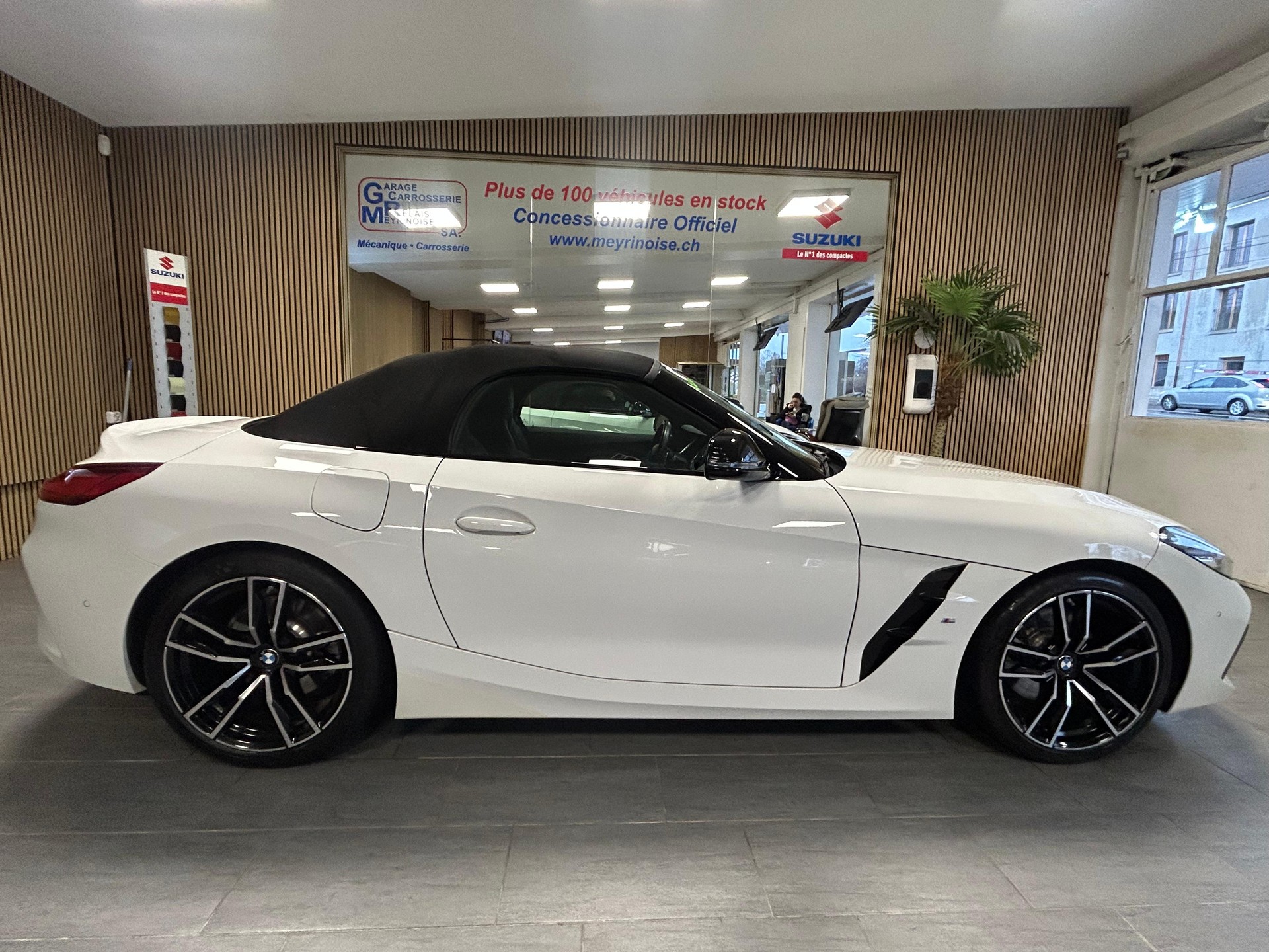 BMW Z4 20i sDrive-image-1