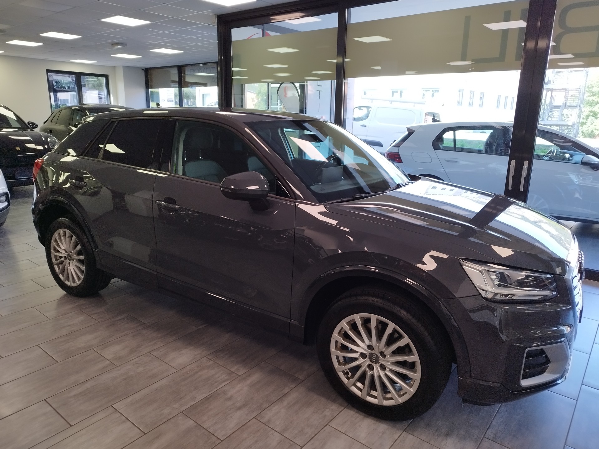 AUDI Q2 2.0 TFSI design quattro S-tronic-image-2