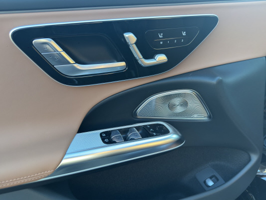 MERCEDES-BENZ E 220 d 4Matic-image-9