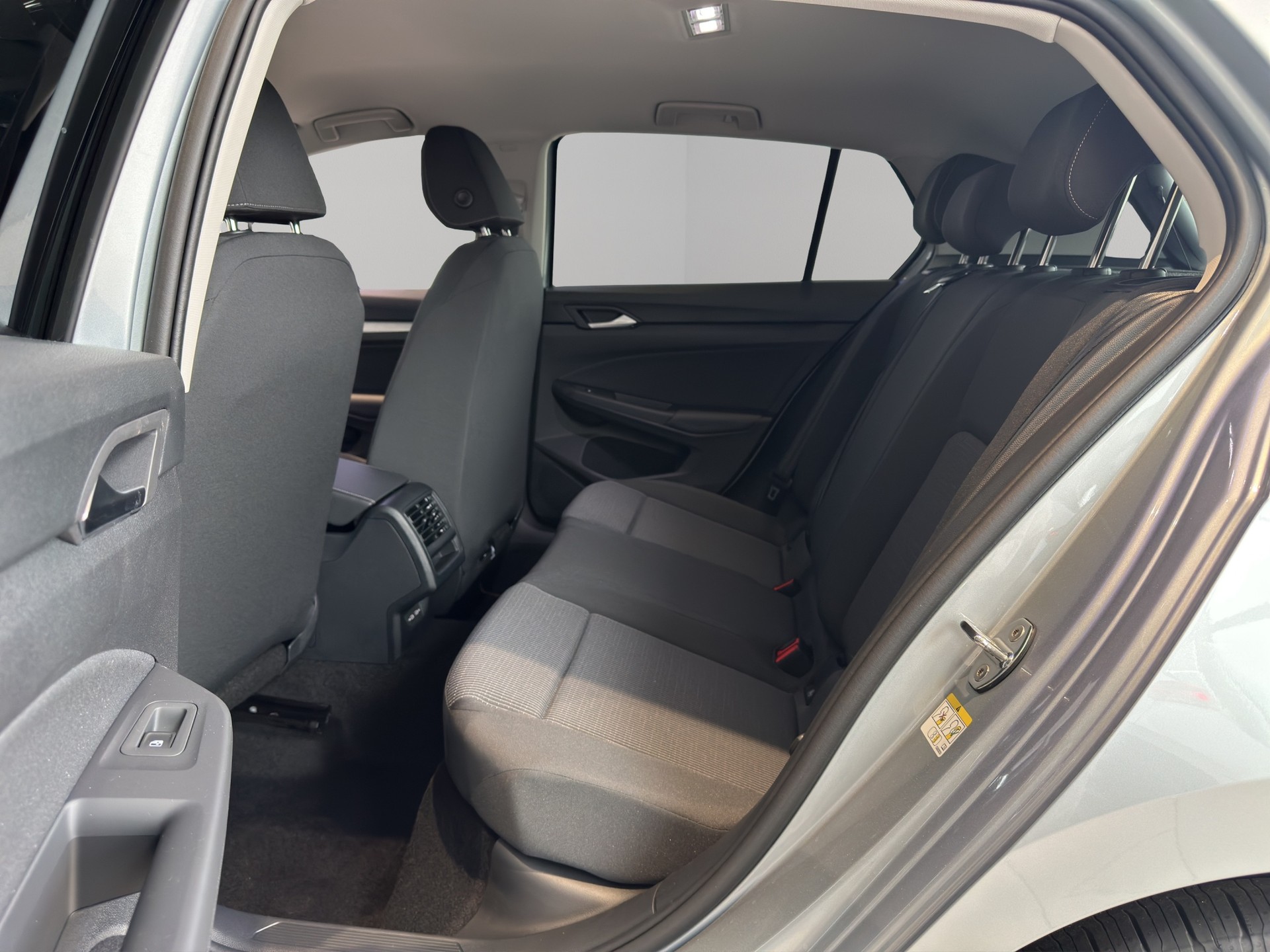 VW Golf 1.5 e TSI mHEV Basis DSG-image-9
