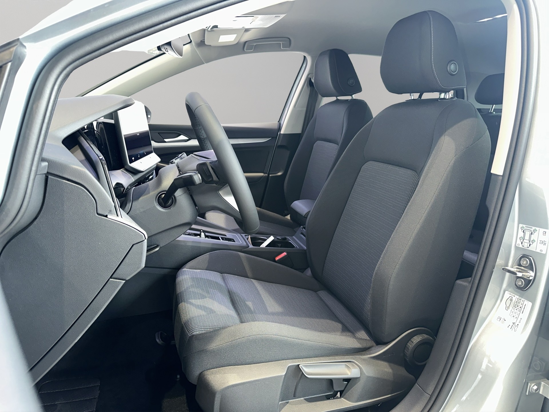 VW Golf 1.5 e TSI mHEV Basis DSG-image-7