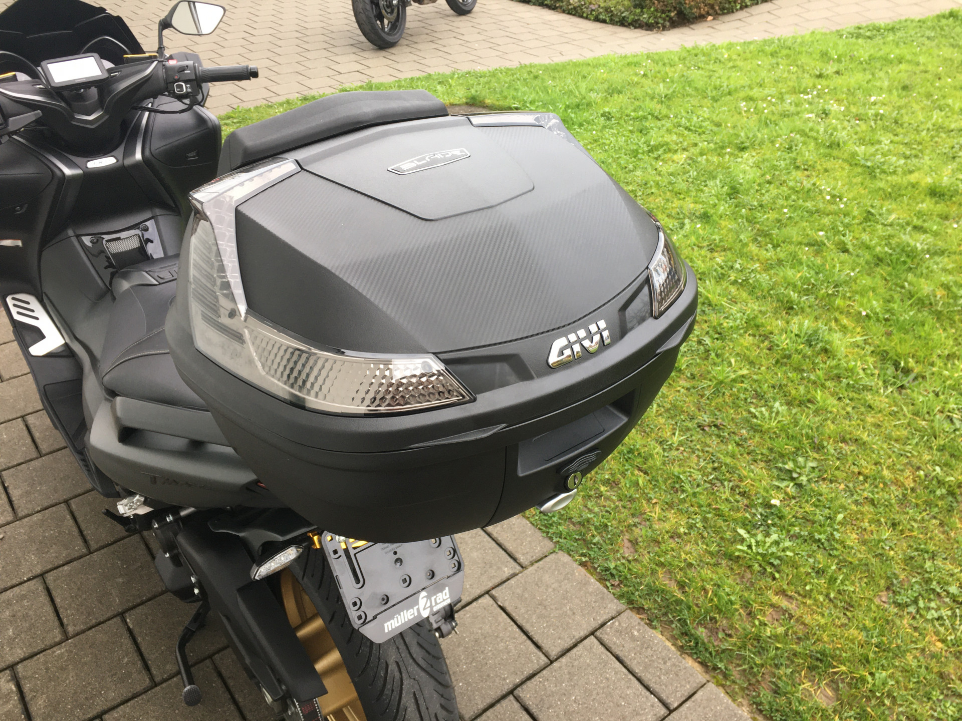 YAMAHA TMax 560 Tech Max-showroom-element-3