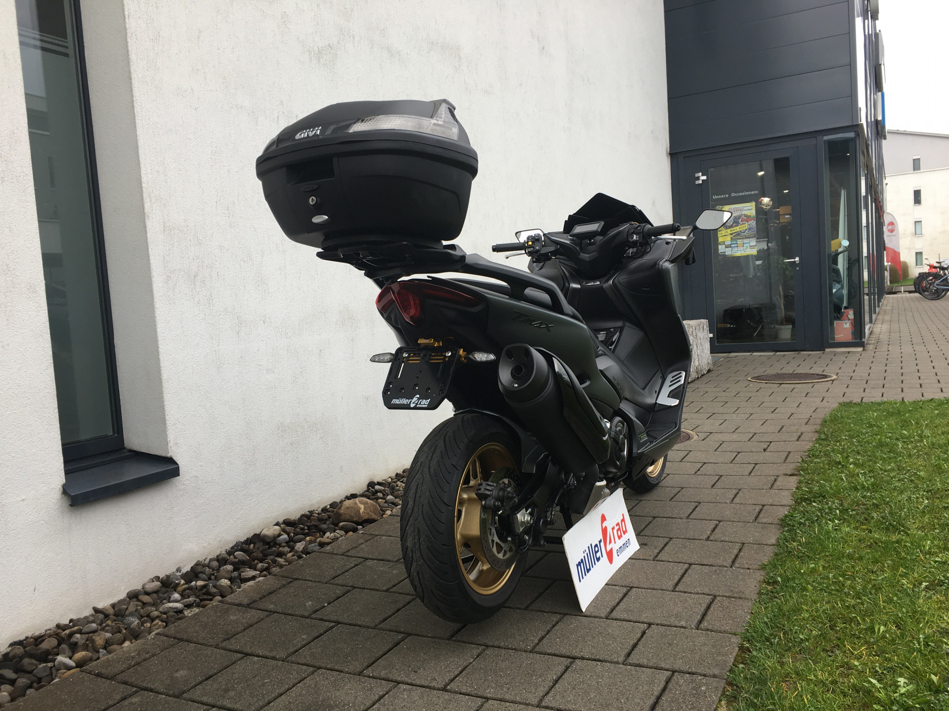 YAMAHA TMax 560 Tech Max-showroom-element-2