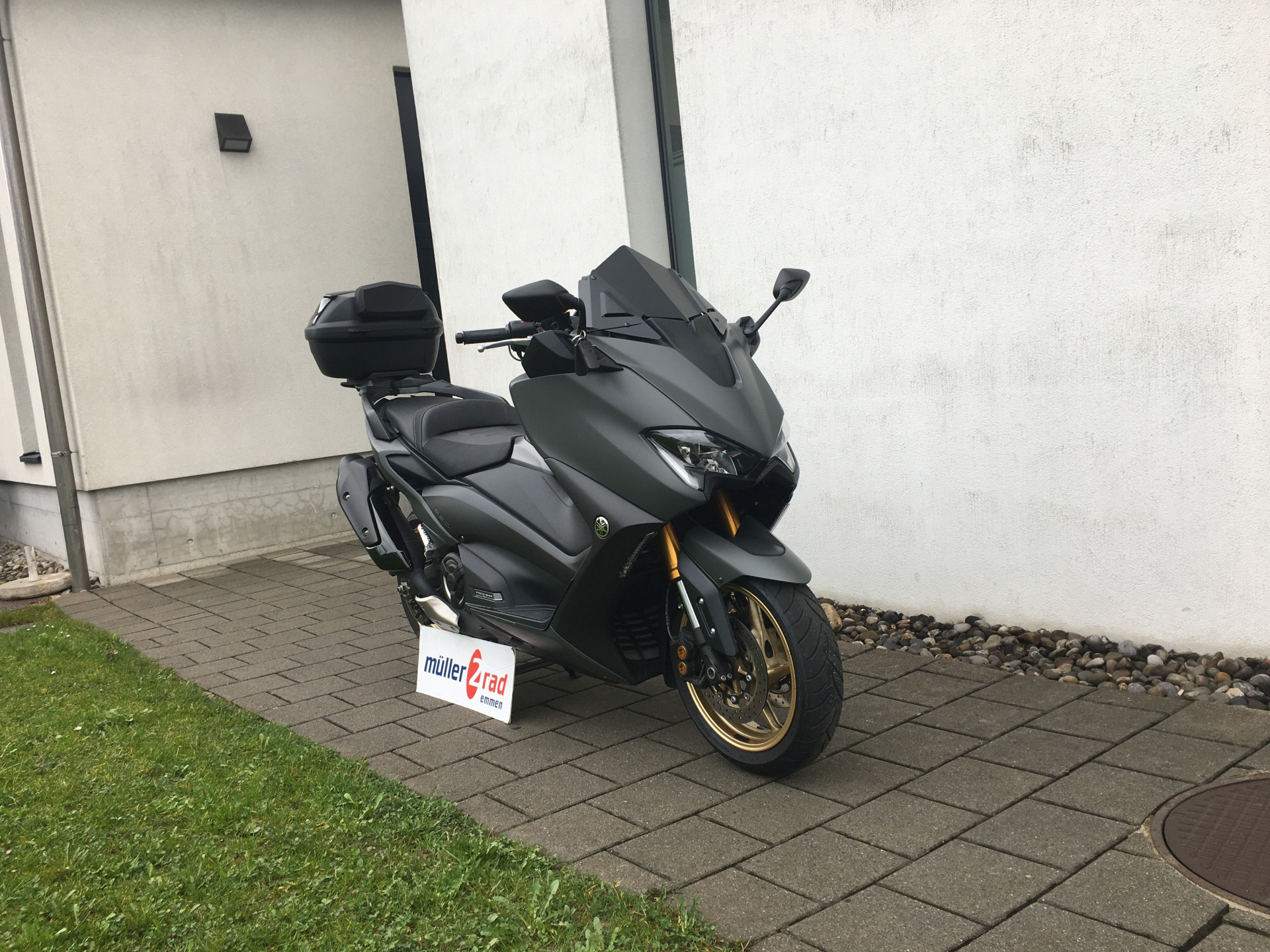 YAMAHA TMax 560 Tech Max-showroom-element-1