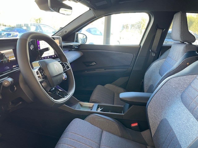 RENAULT R4 E-Tech Comfort Range 52 kWh Techno-image-9