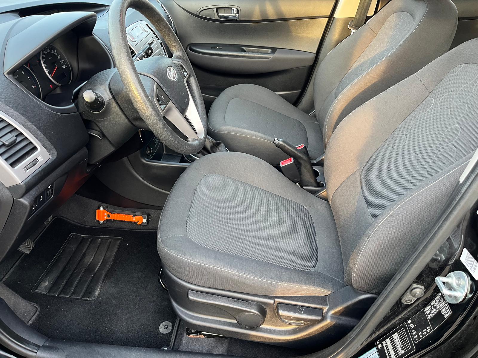 HYUNDAI i20 1.2 Comfort-image-8