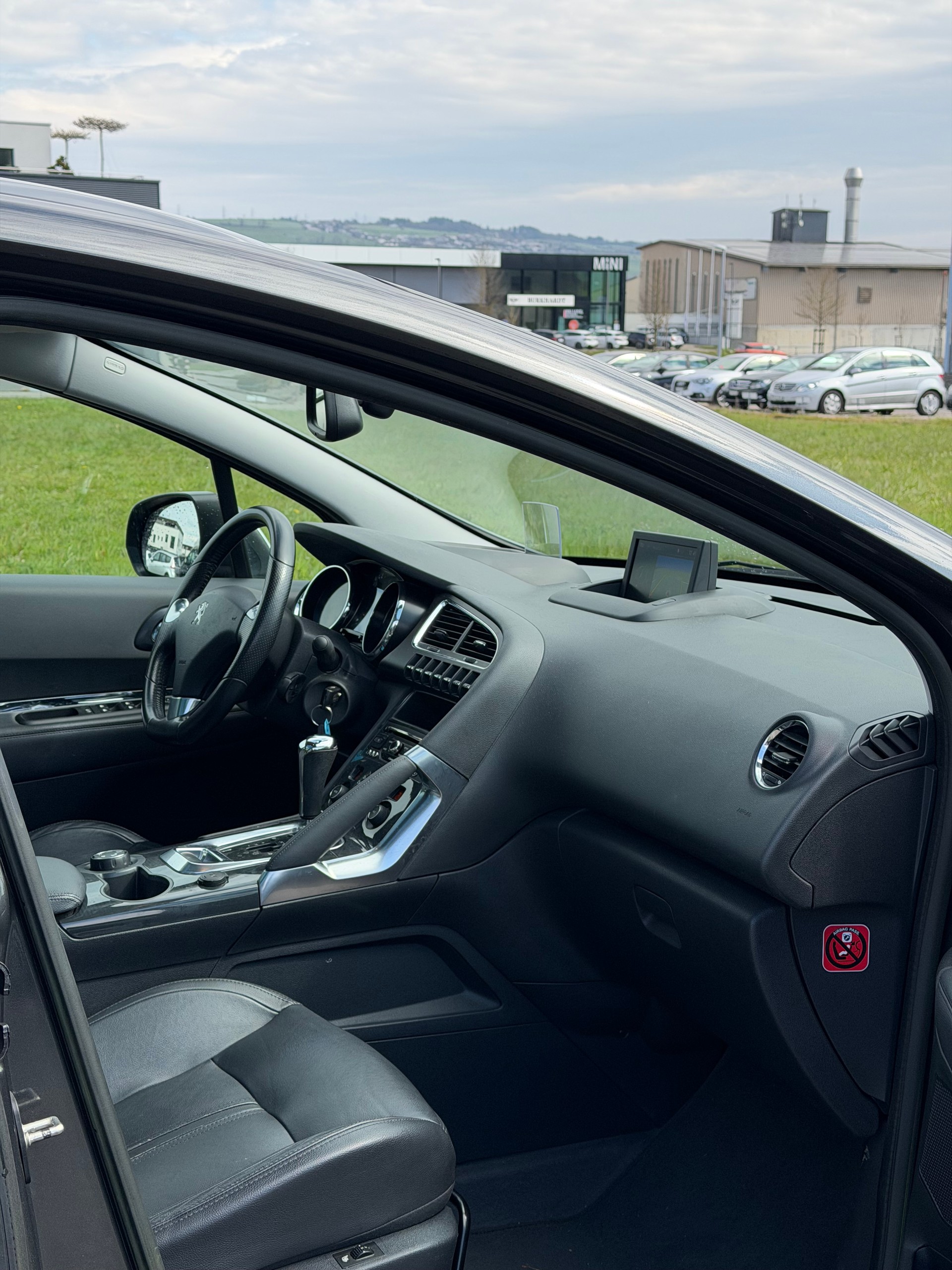 PEUGEOT 3008 1.6 16V T Allure Tiptronic-image-3