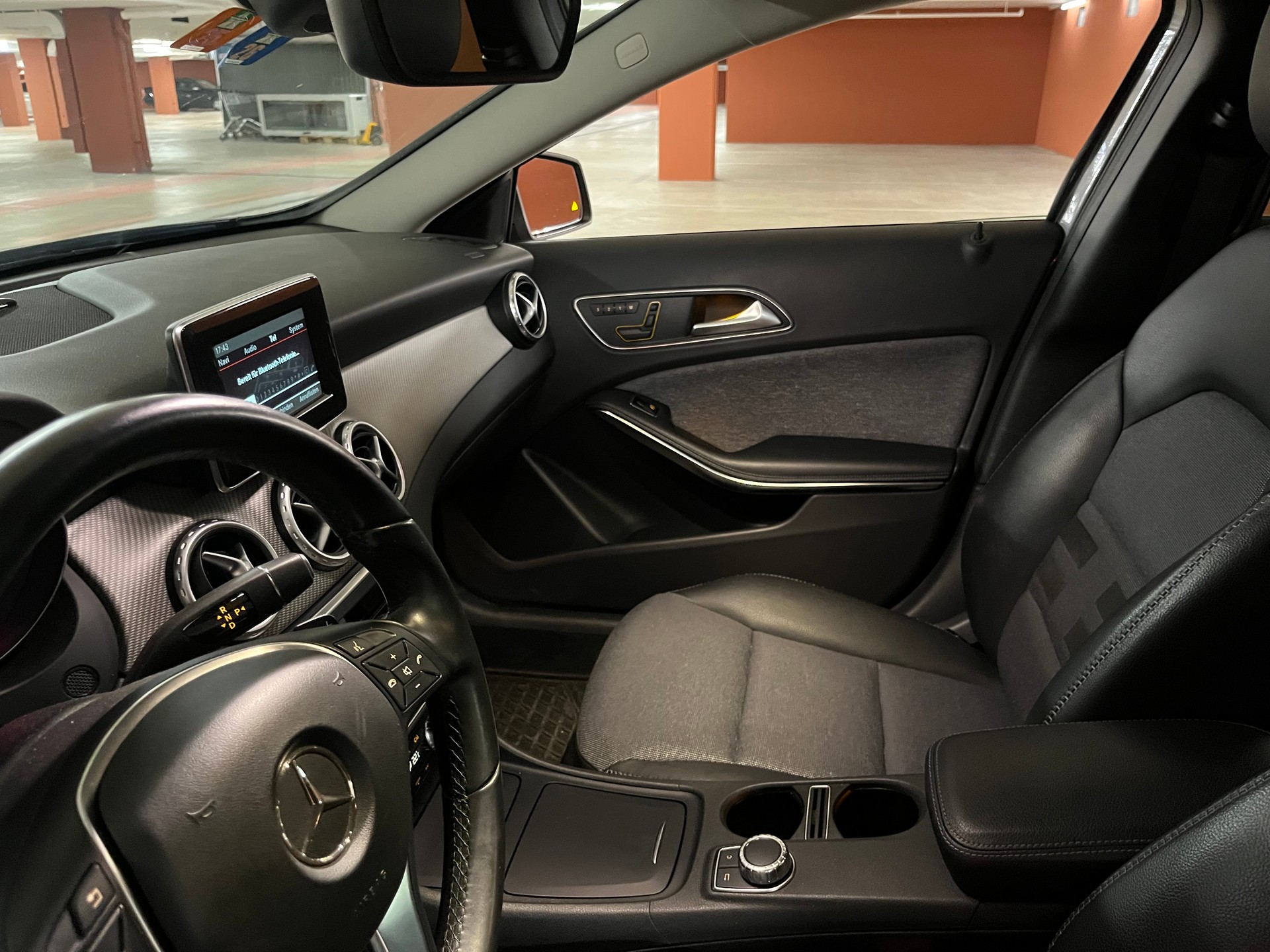 MERCEDES-BENZ GLA 220 CDI Urban 7G-DCT-image-3