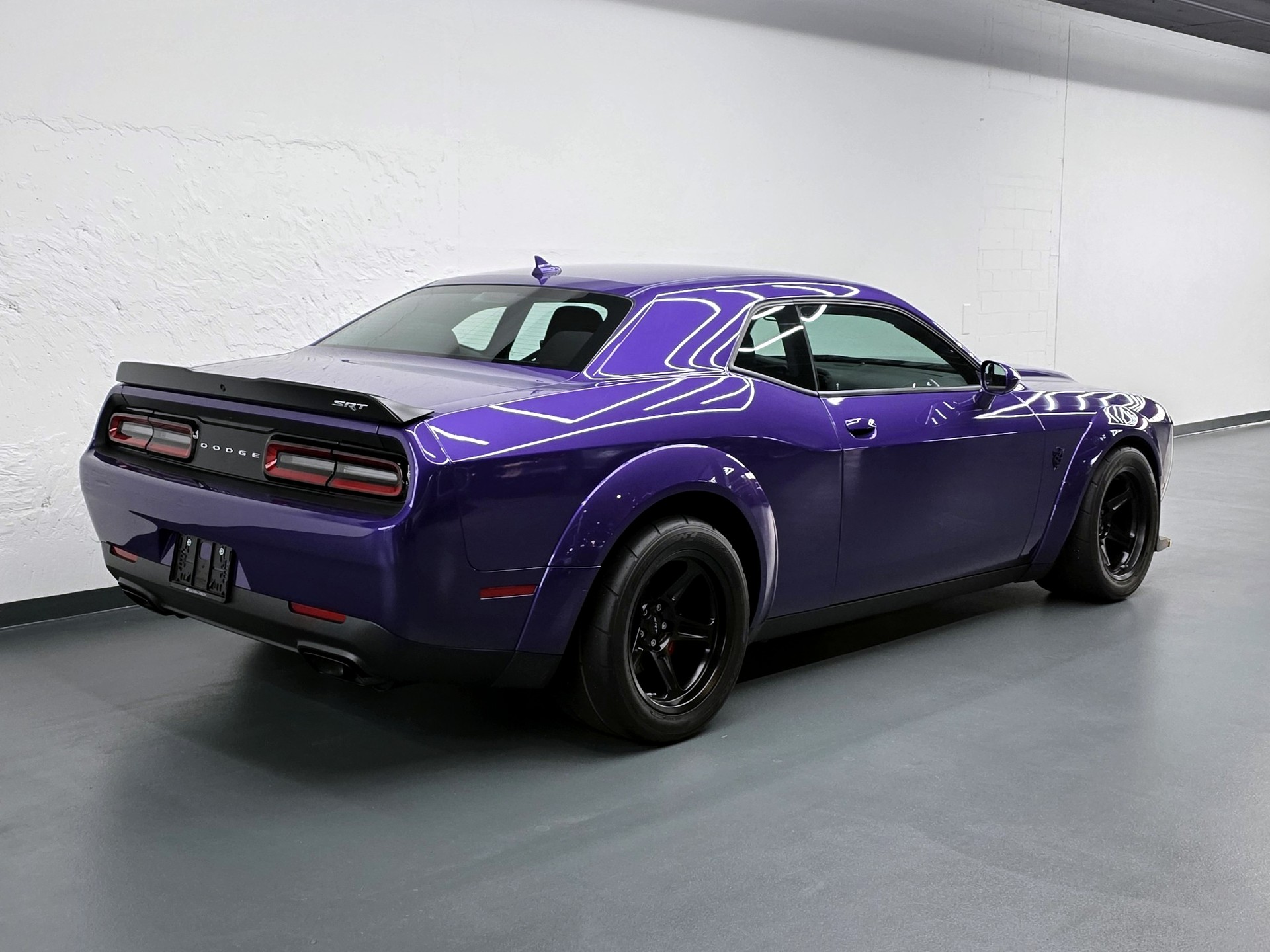 DODGE Challenger SRT Demon-showroom-element-2