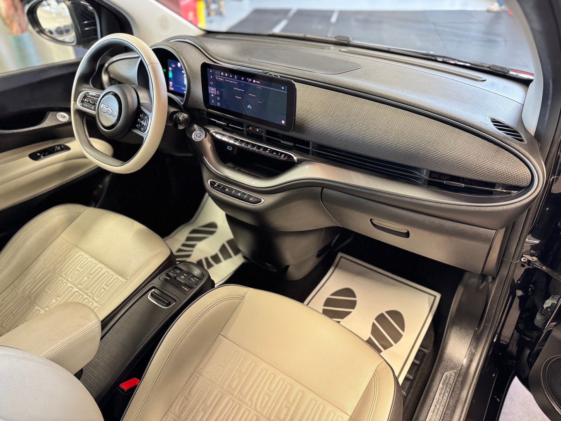 FIAT 500 electric 87 kW La Prima-image-9