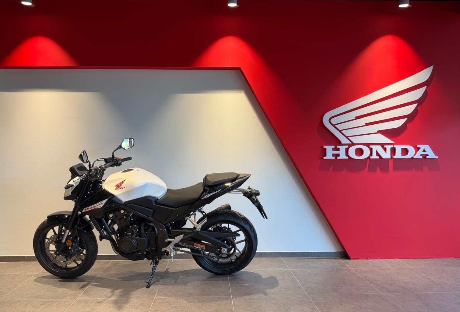 HONDA CB 500 Hornet-showroom-element-2