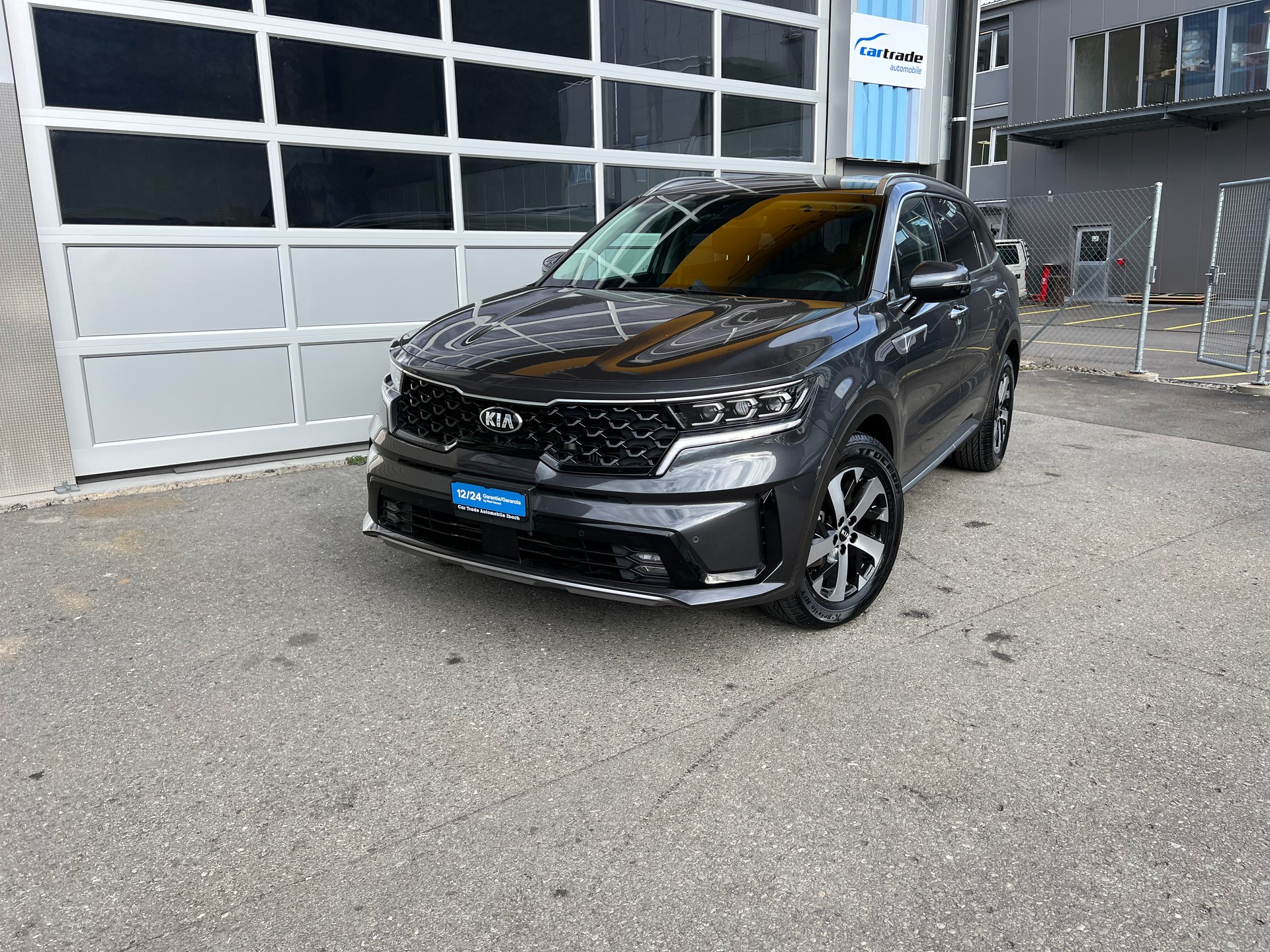 KIA Sorento 2.2 CRDI 4x4 *** 7 Plätzer * Navi * Rückfahrkamera * Assistenten * 8 fachbereift * ab MFK * 7 Jahre Werksgarantie ***-showroom-element-1