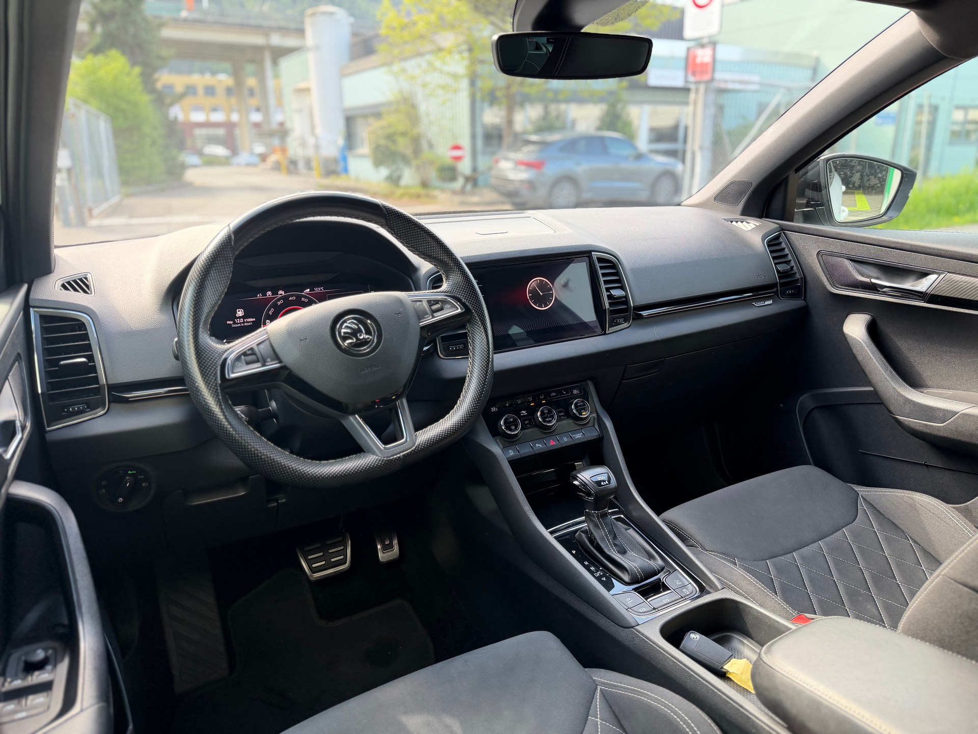 SKODA Karoq 2.0 TSI SportLine 4x4 DSG-image-11