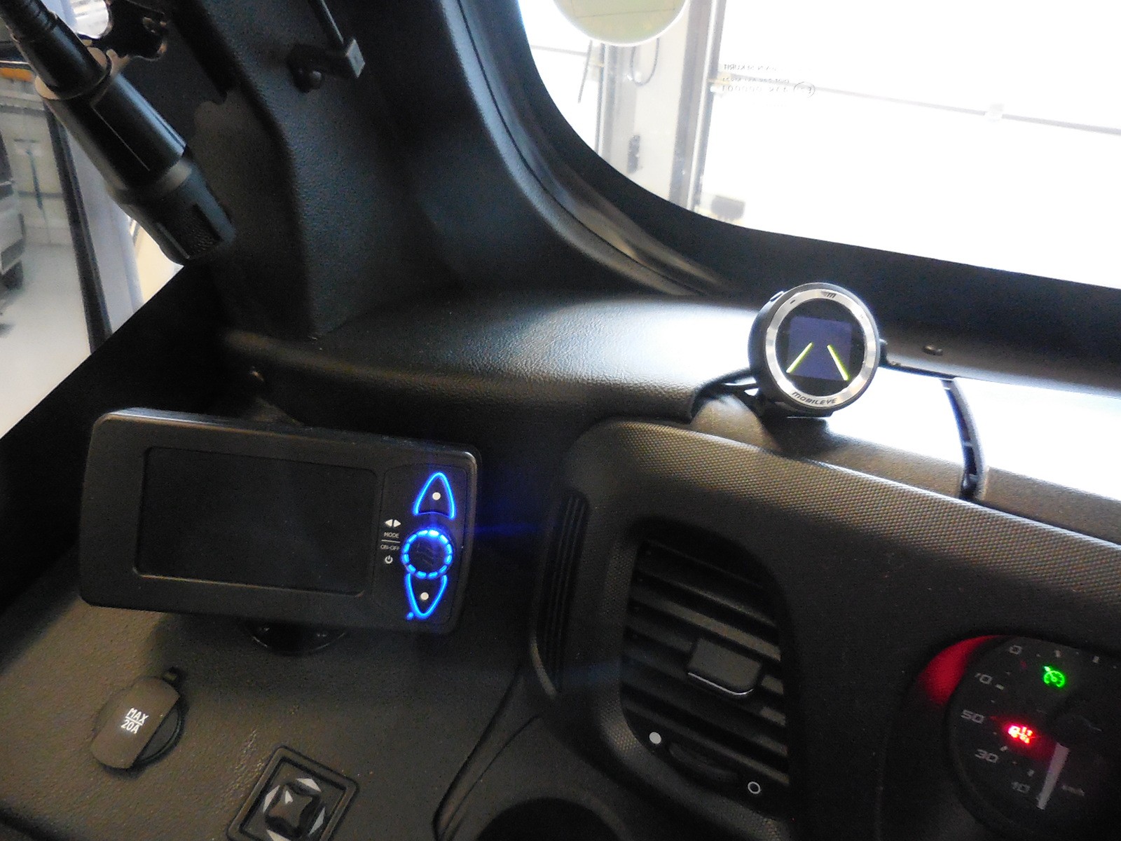 IVECO Atomic Mini Cabrio-image-11