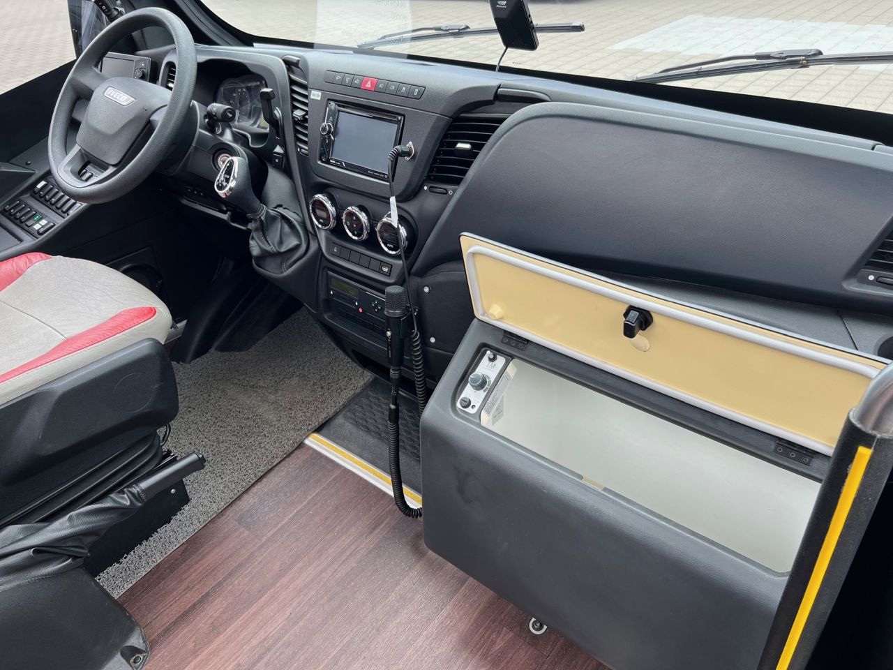 IVECO Atomic Mini Cabrio-image-9