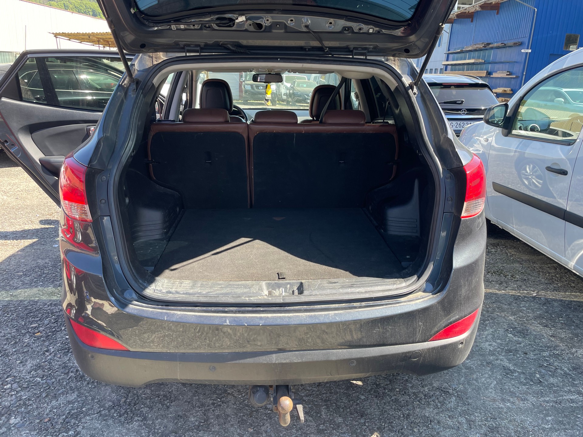 HYUNDAI iX 35 2.0 CRDi Premium 4WD Automatic-image-13