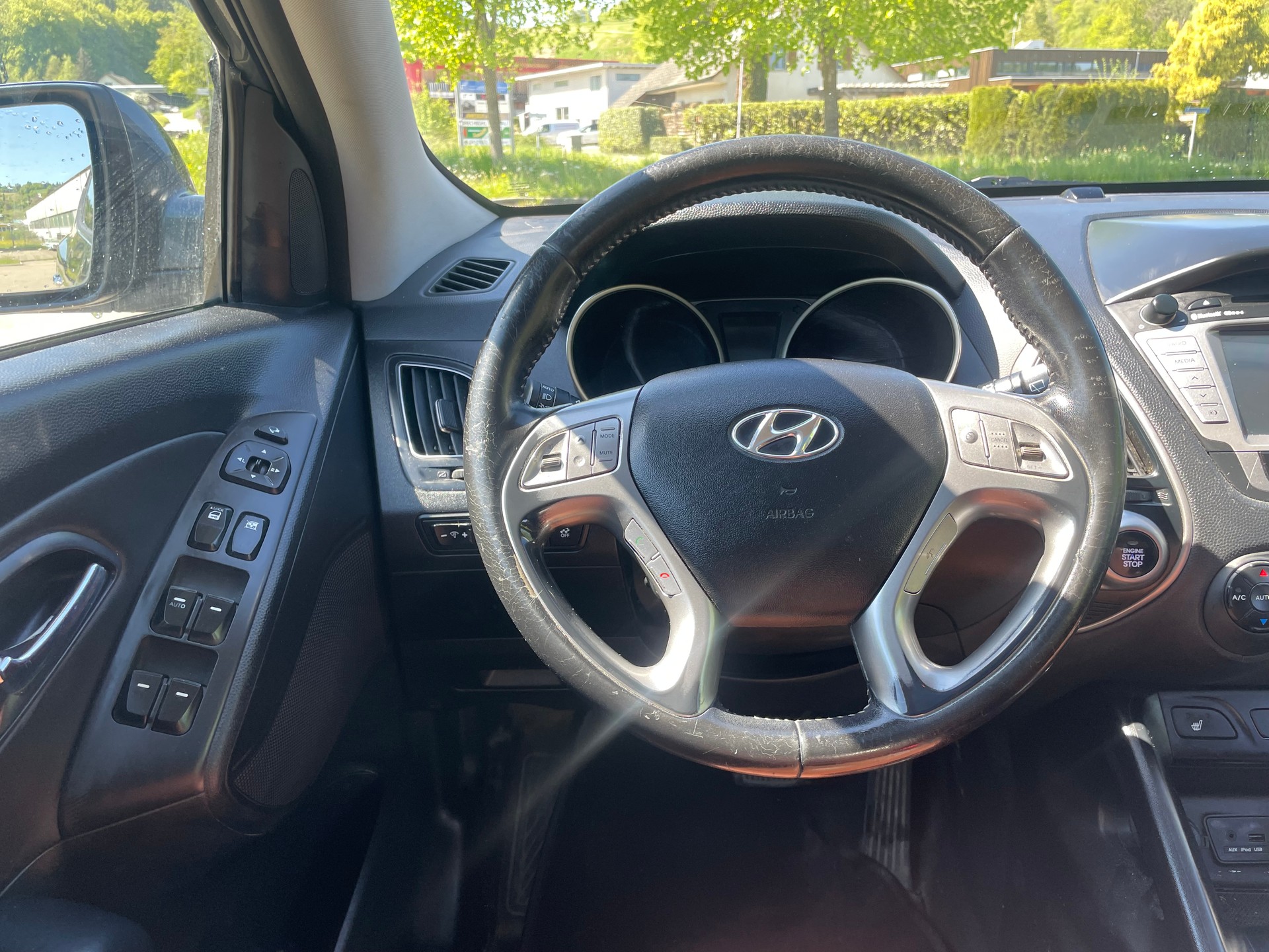 HYUNDAI iX 35 2.0 CRDi Premium 4WD Automatic-image-8