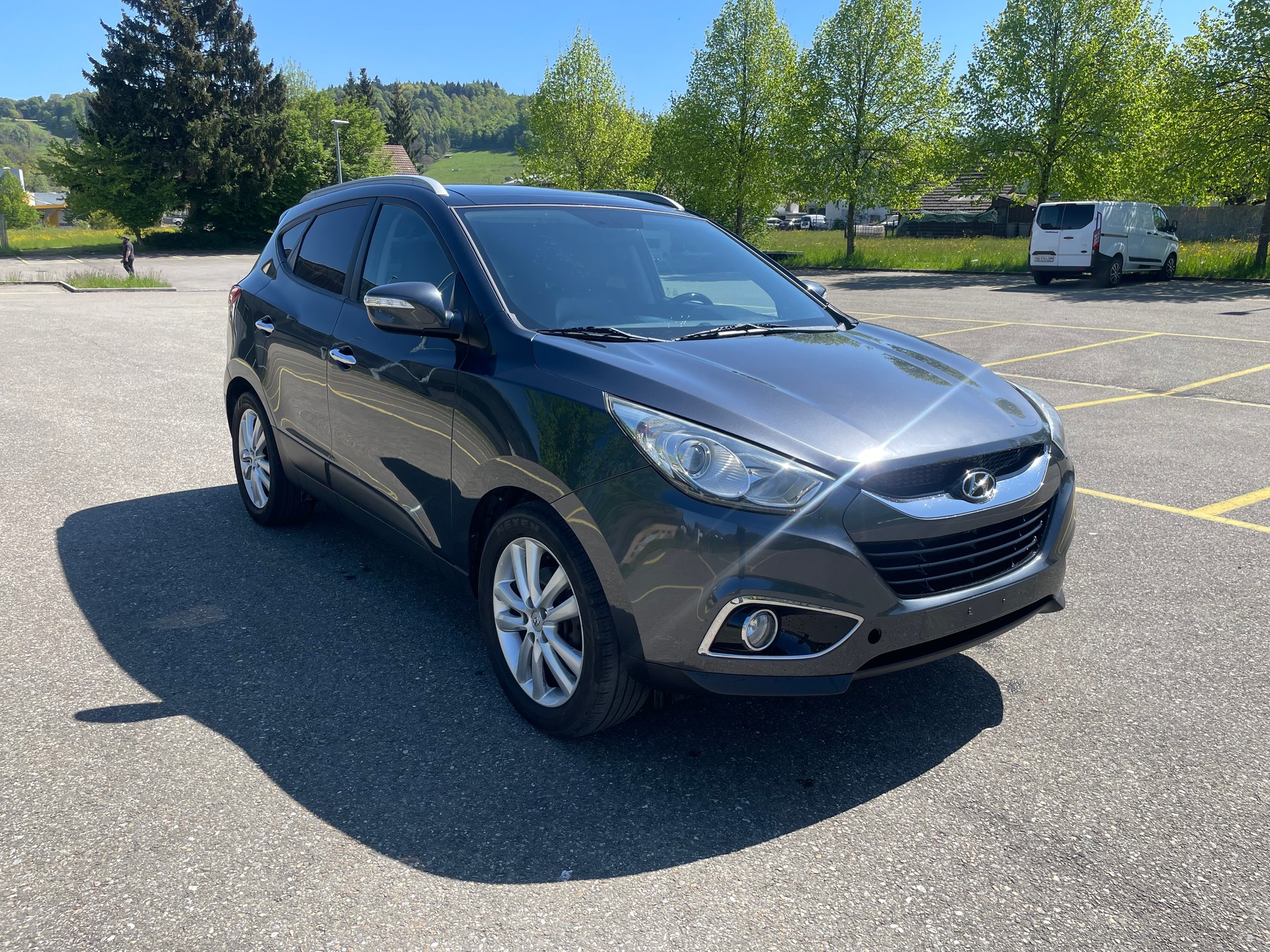 HYUNDAI iX 35 2.0 CRDi Premium 4WD Automatic-image-2