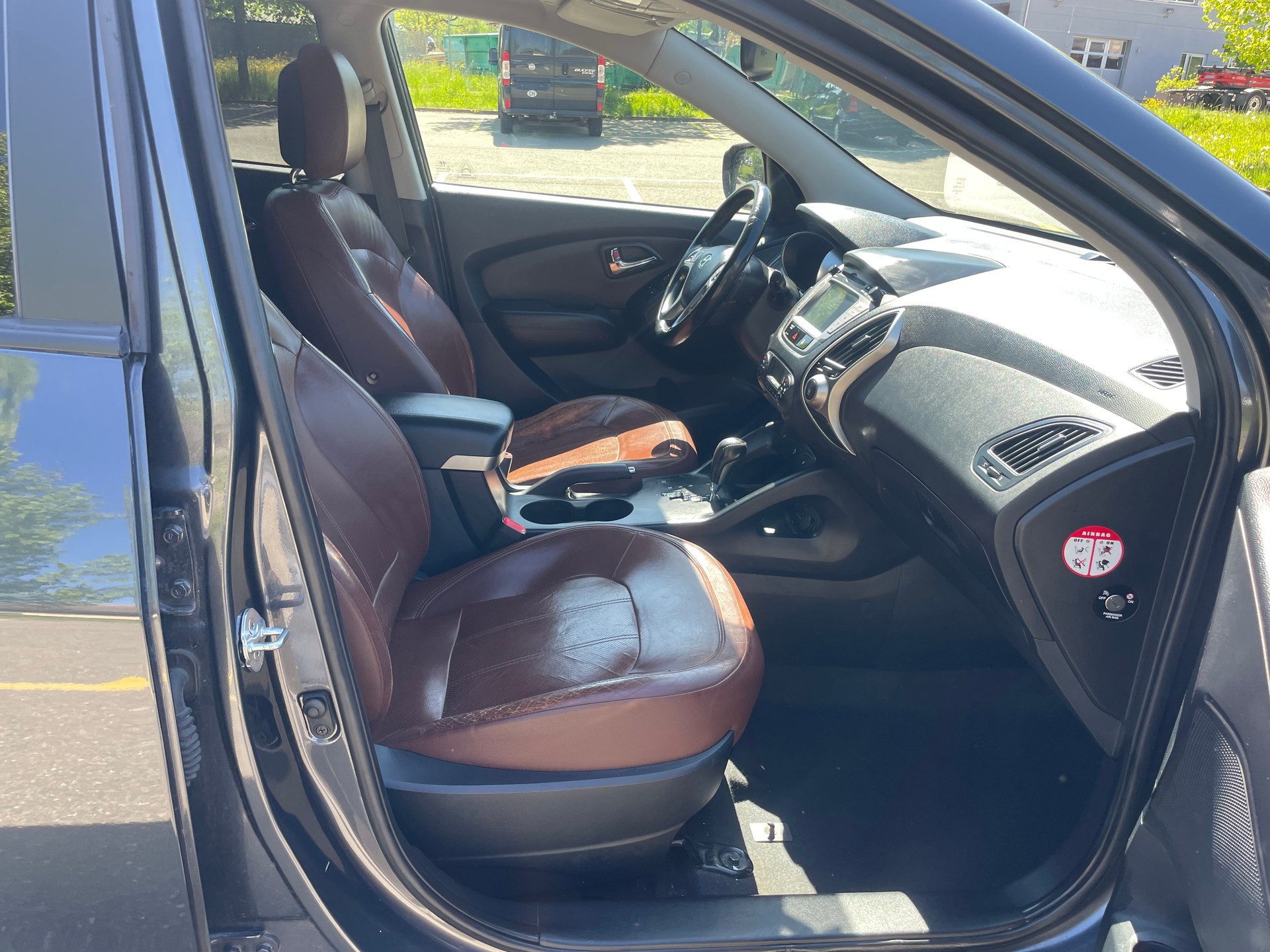 HYUNDAI iX 35 2.0 CRDi Premium 4WD Automatic-image-11