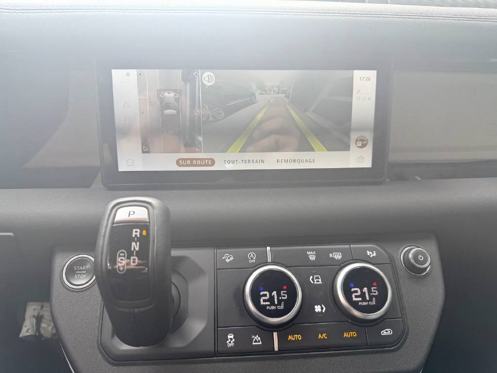 LAND ROVER Defender 90 3.0 D I6 S-image-12
