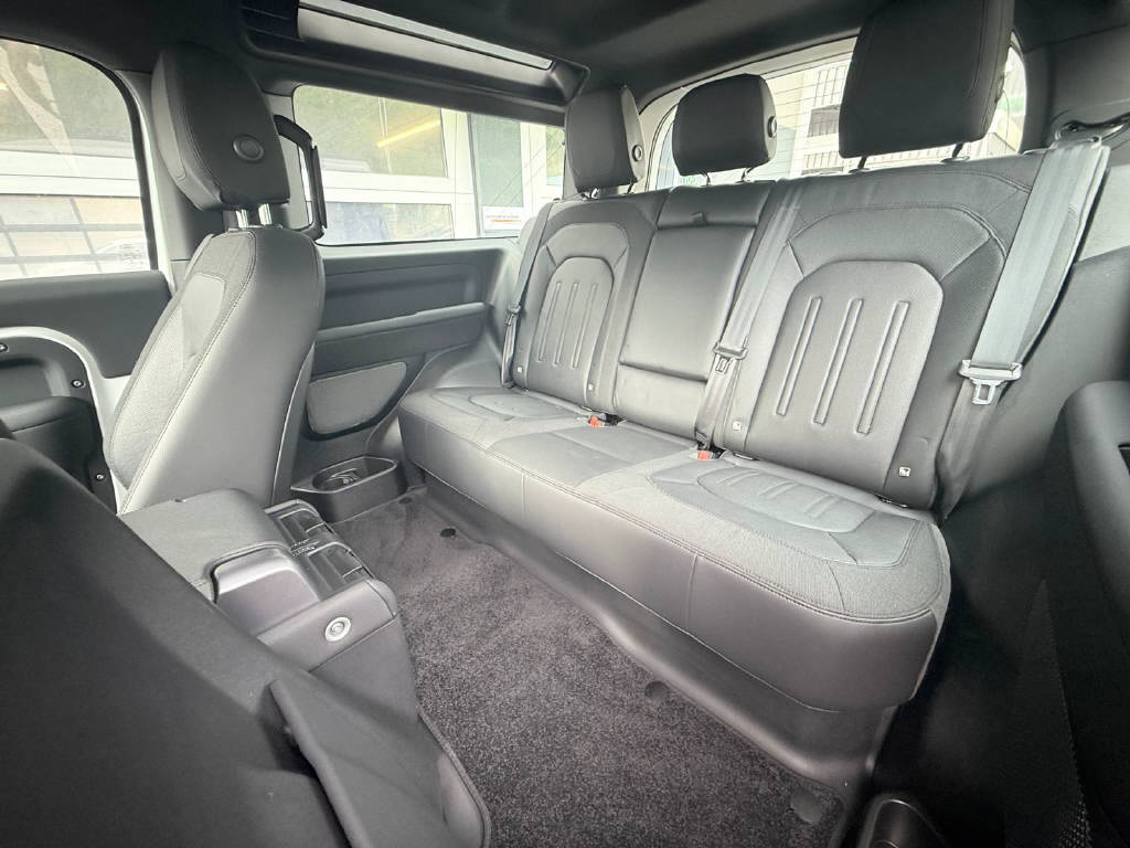 LAND ROVER Defender 90 3.0 D I6 S-image-6