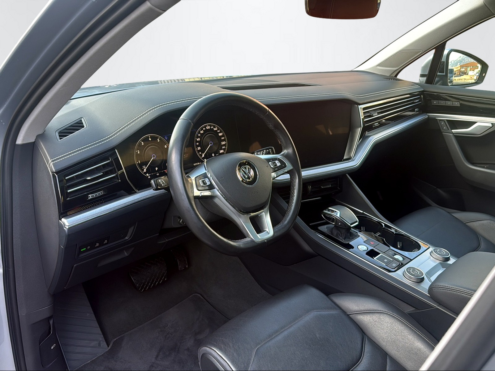VW Touareg 3.0 V6 TSI Elegance-image-10