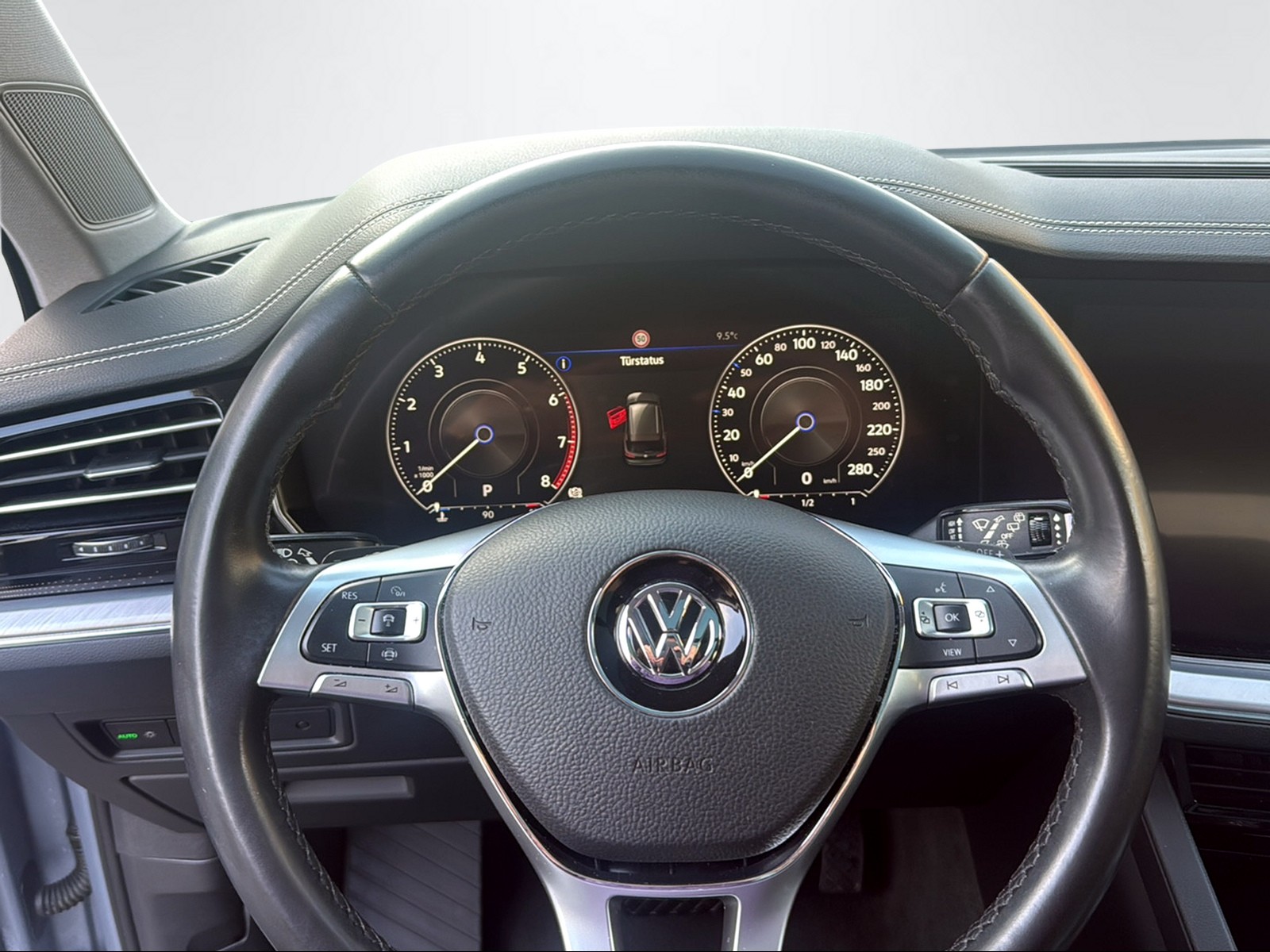 VW Touareg 3.0 V6 TSI Elegance-image-11