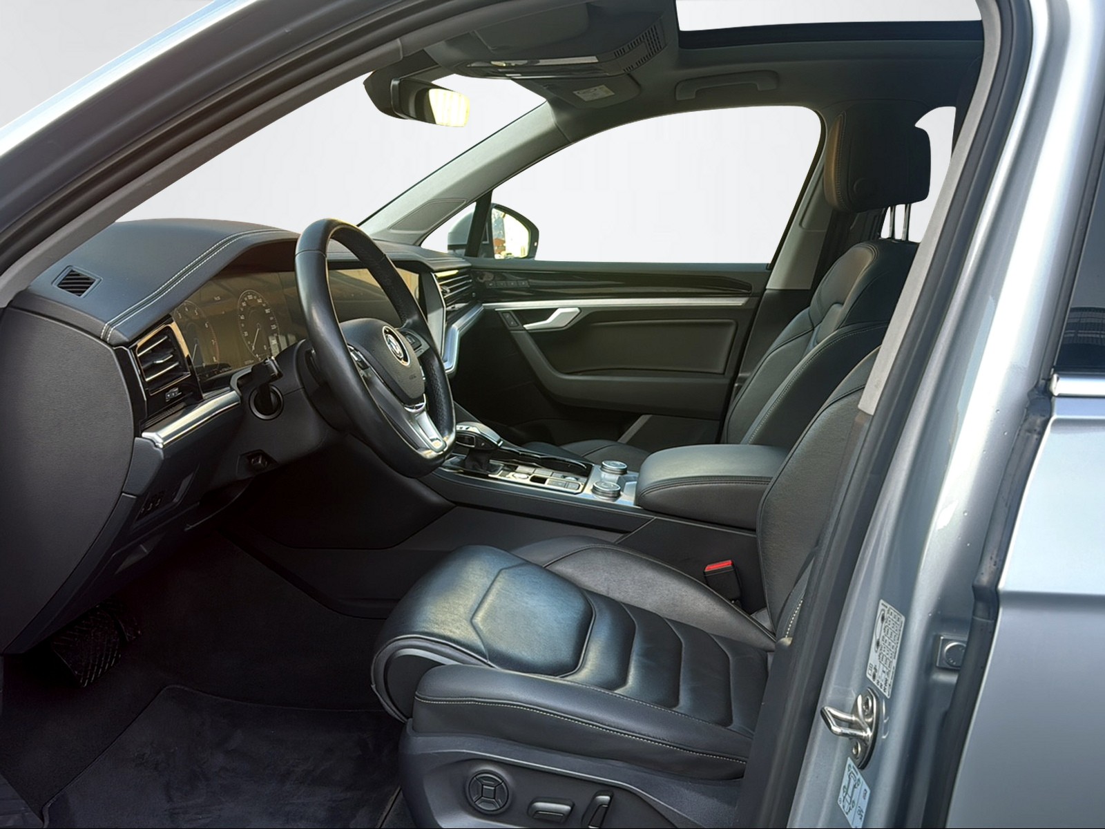 VW Touareg 3.0 V6 TSI Elegance-image-7