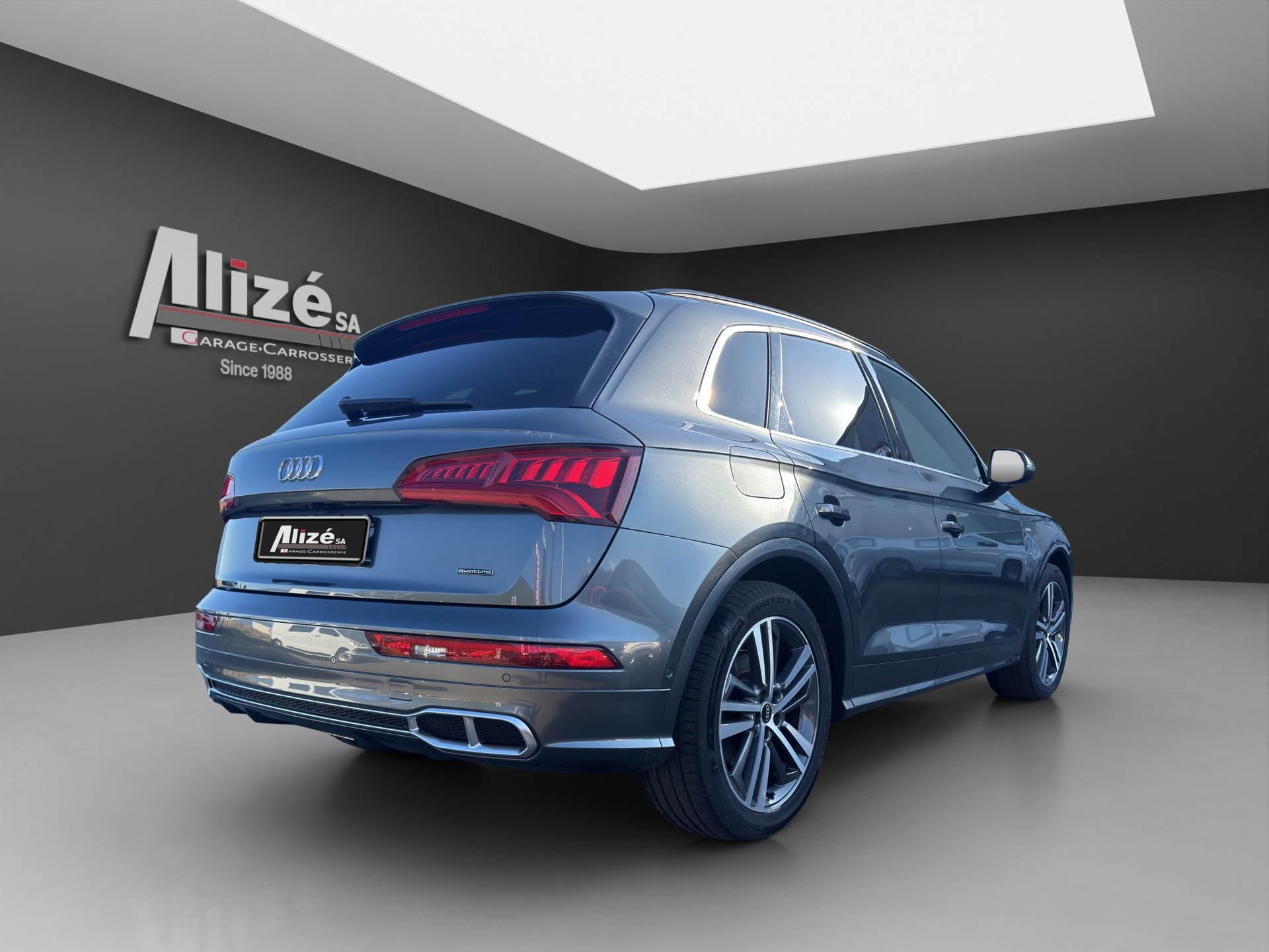 AUDI Q5 55 TFSI e quattro-image-6