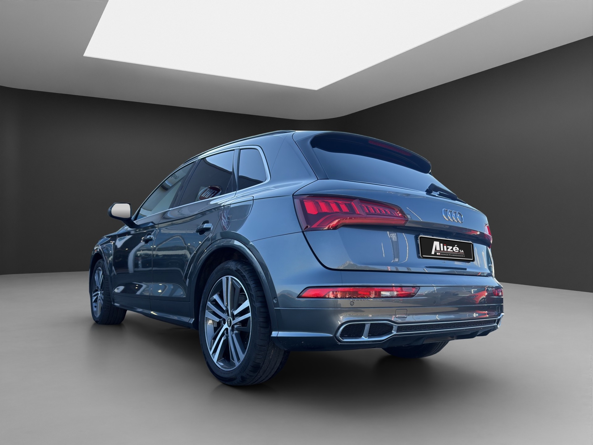 AUDI Q5 55 TFSI e quattro-image-4