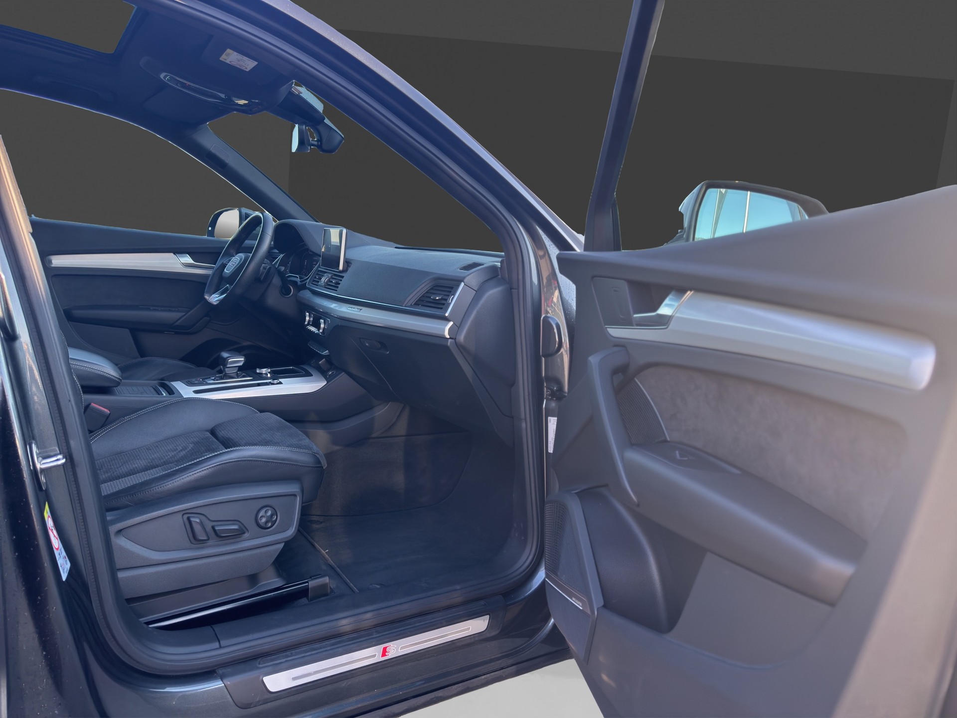 AUDI Q5 55 TFSI e quattro-image-16