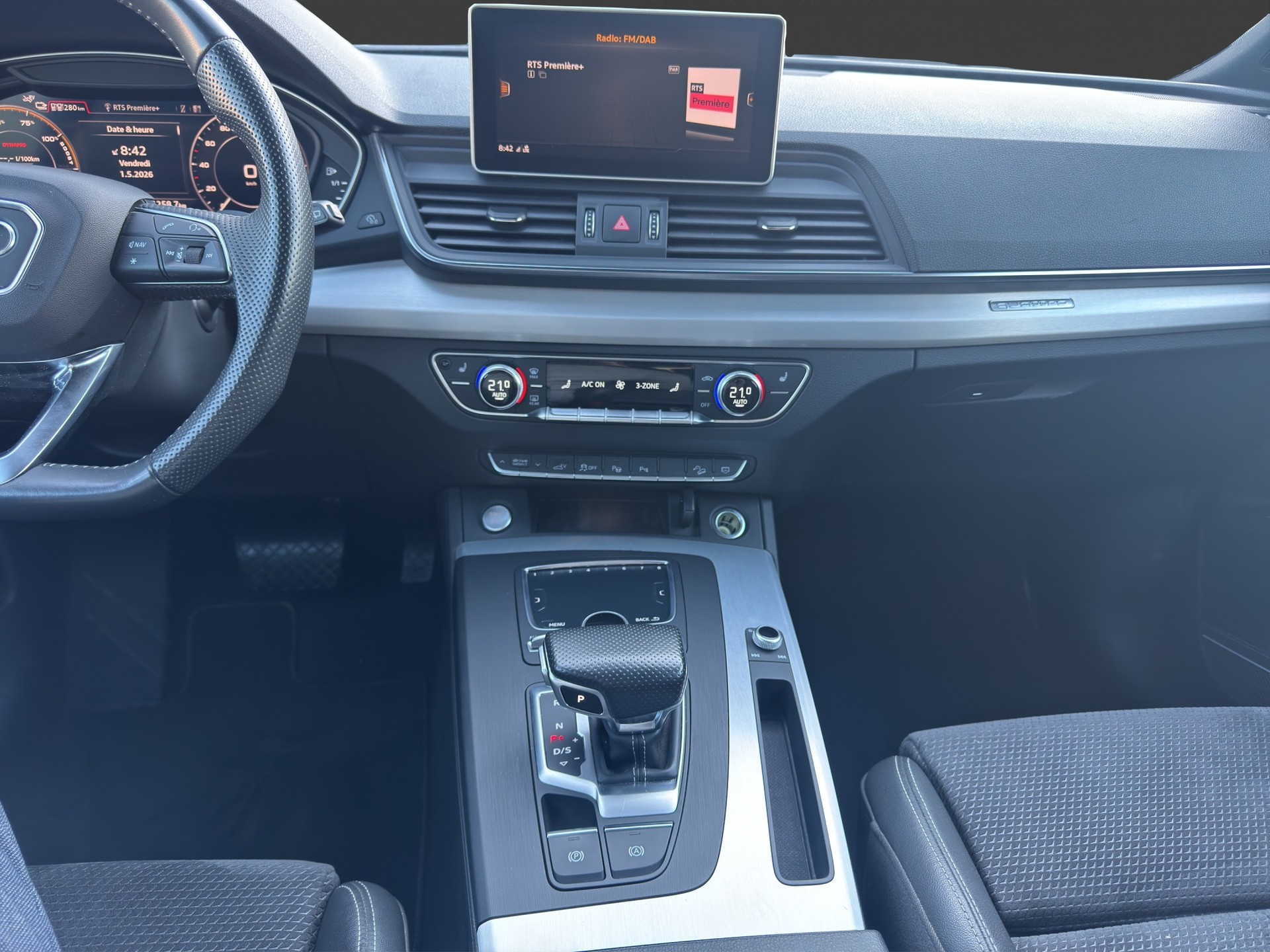AUDI Q5 55 TFSI e quattro-image-11