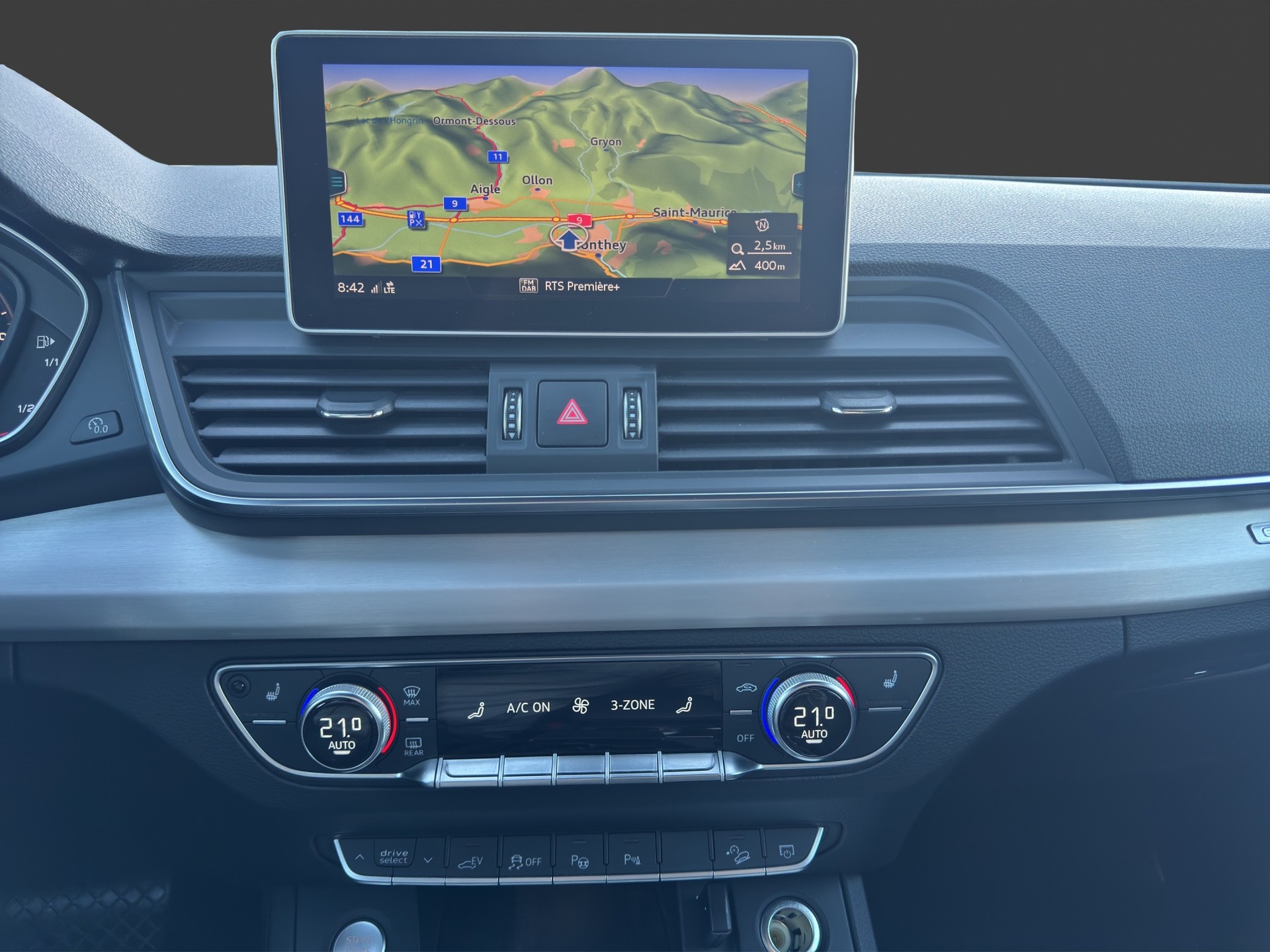 AUDI Q5 55 TFSI e quattro-image-12