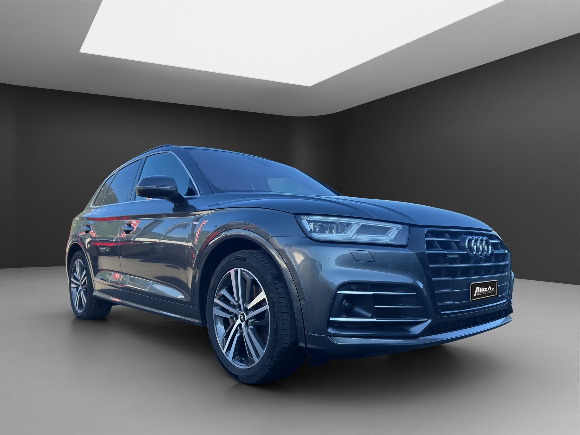 AUDI Q5 55 TFSI e quattro-image-8