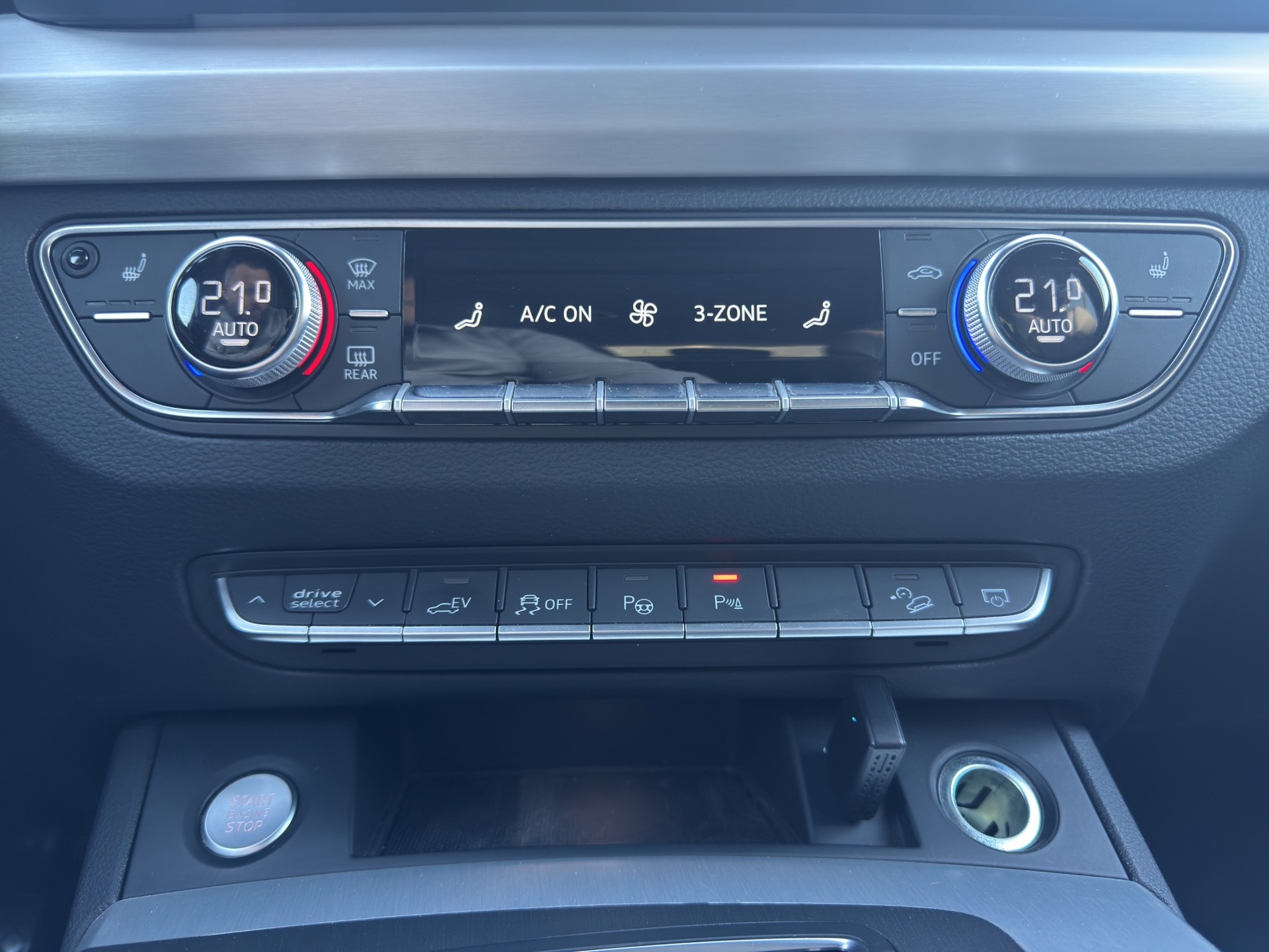 AUDI Q5 55 TFSI e quattro-image-15