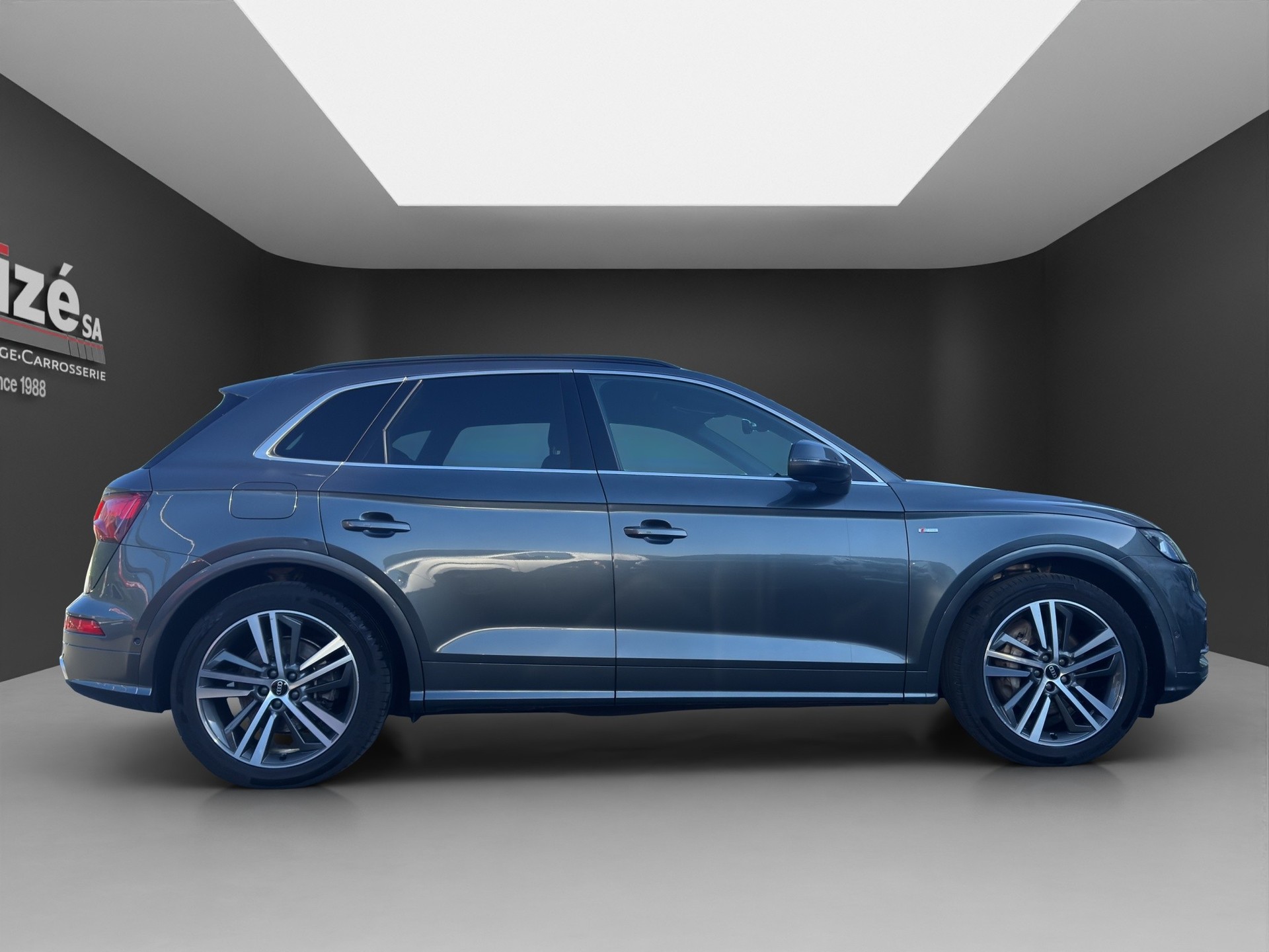 AUDI Q5 55 TFSI e quattro-image-7