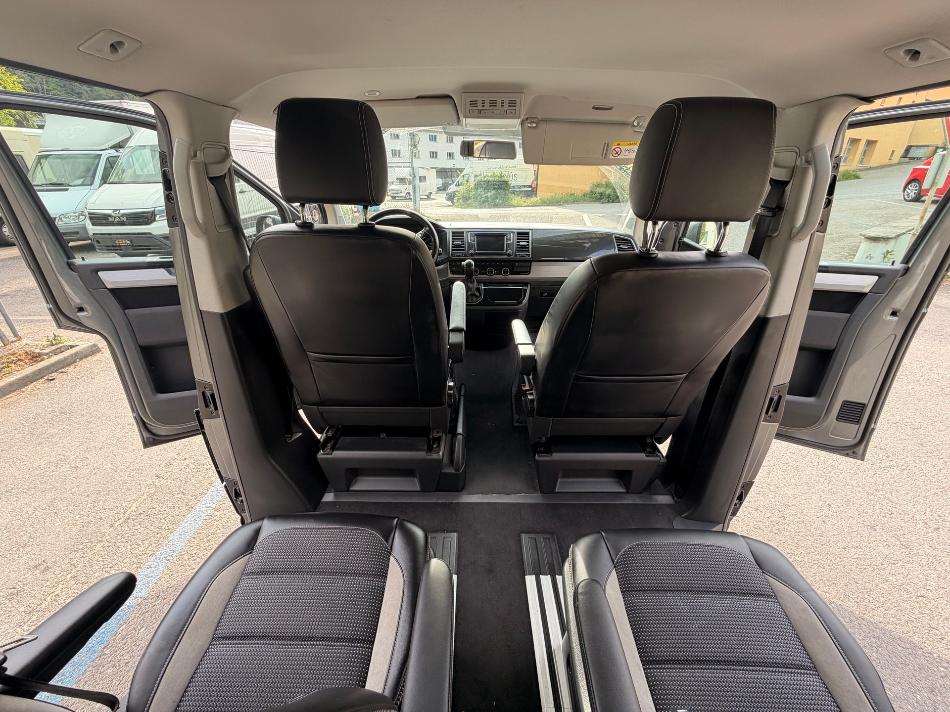 VW T6 Multivan 2.0 Bi-TDI Panamericana 4Motion DSG-image-23