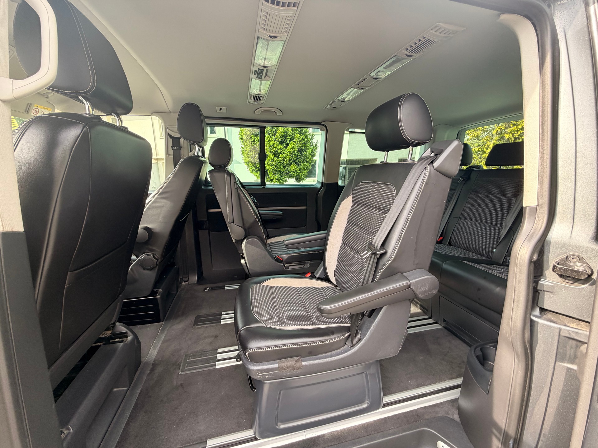 VW T6 Multivan 2.0 Bi-TDI Panamericana 4Motion DSG-image-9