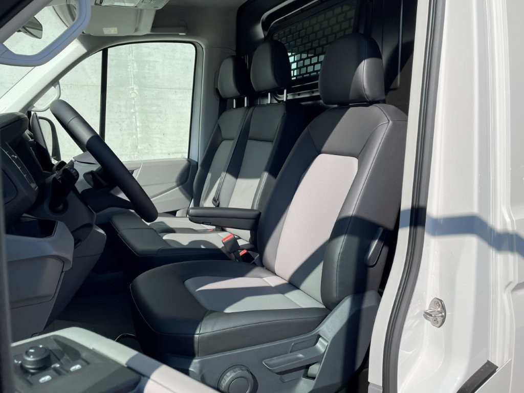 VW Crafter 35 2.0 TDI L3 HD A-image-6
