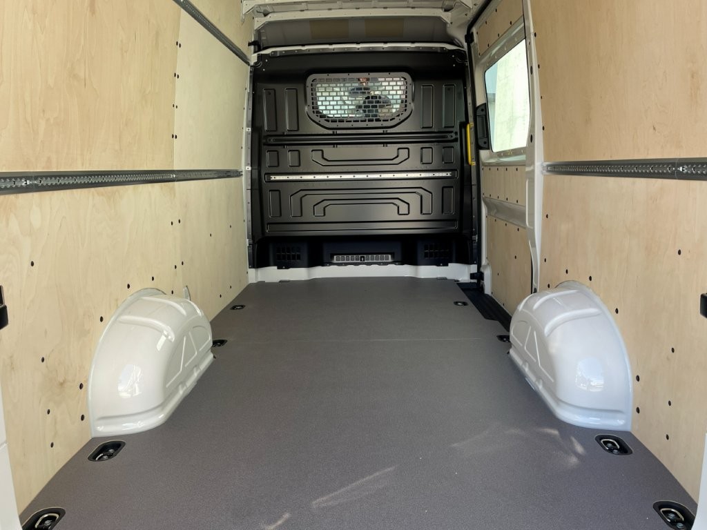 VW Crafter 35 2.0 TDI L3 HD A-image-4