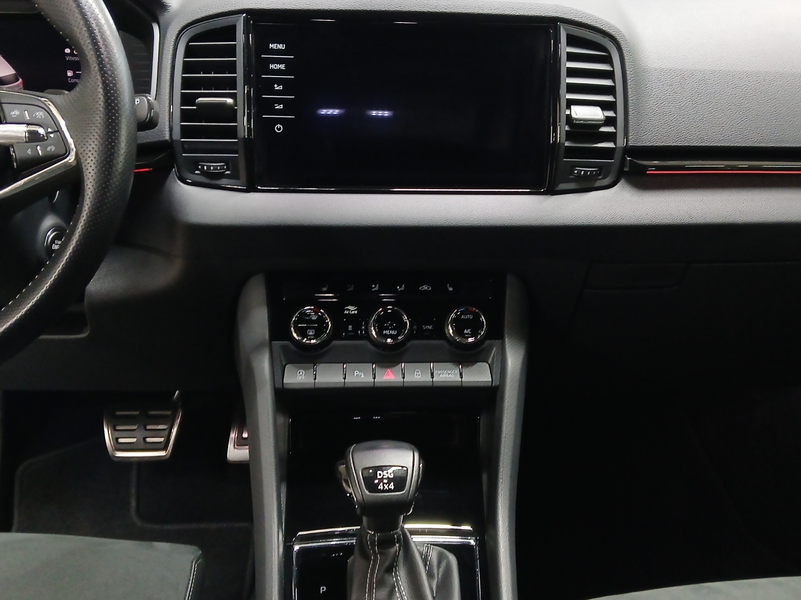 SKODA Karoq 2.0 TSI SportLine 4x4 DSG-image-10