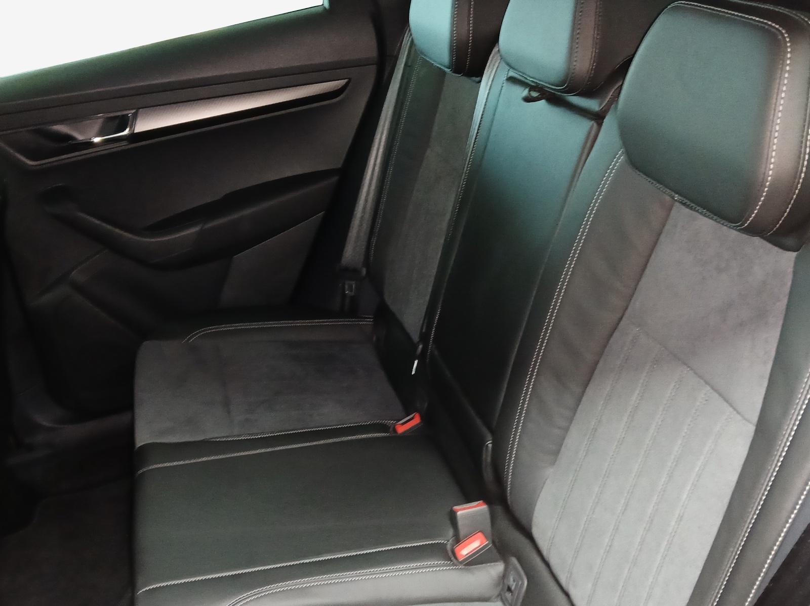 SKODA Karoq 2.0 TSI SportLine 4x4 DSG-image-11