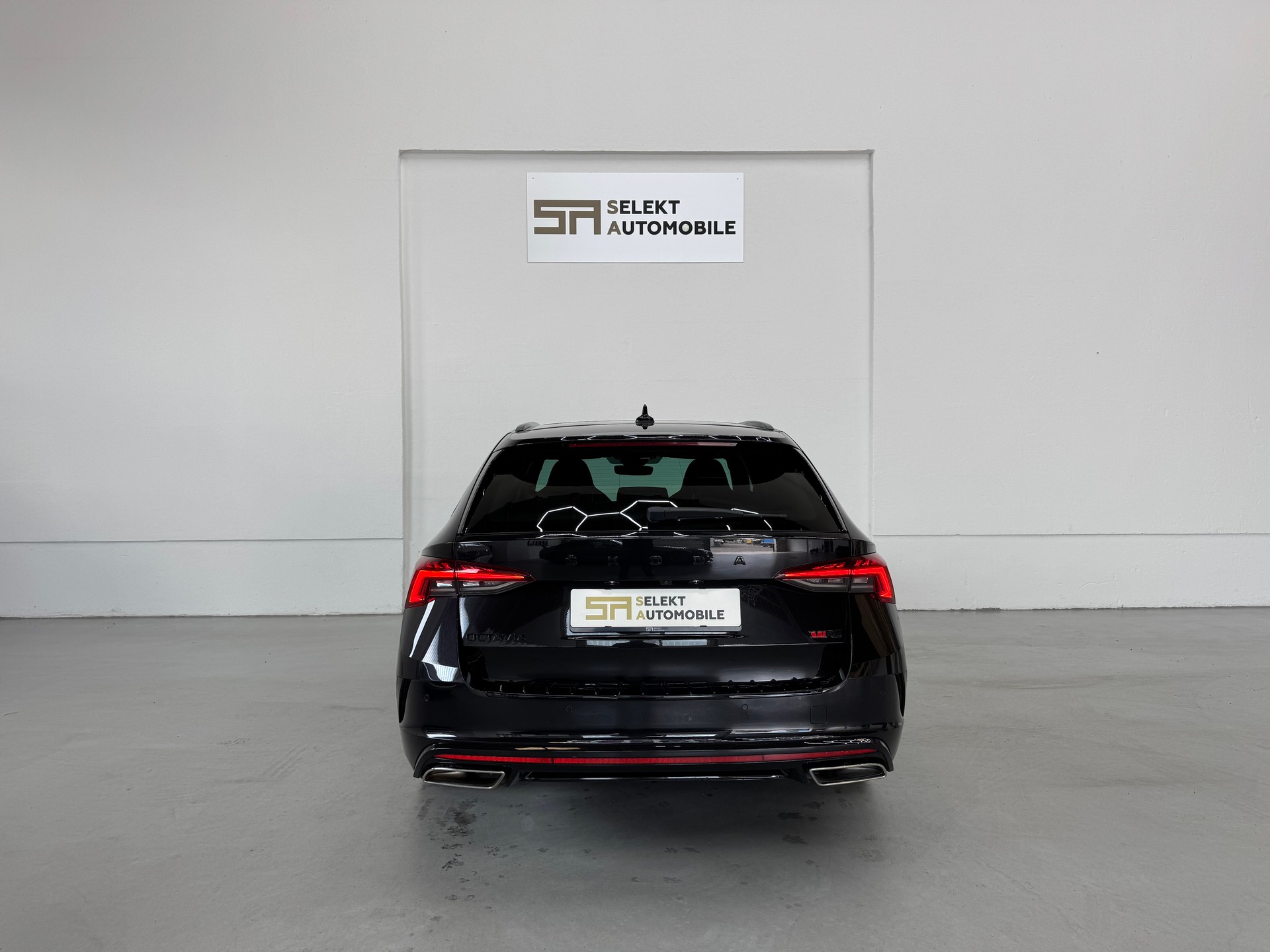 SKODA Octavia Combi 2.0 TDI DSG RS-image-4