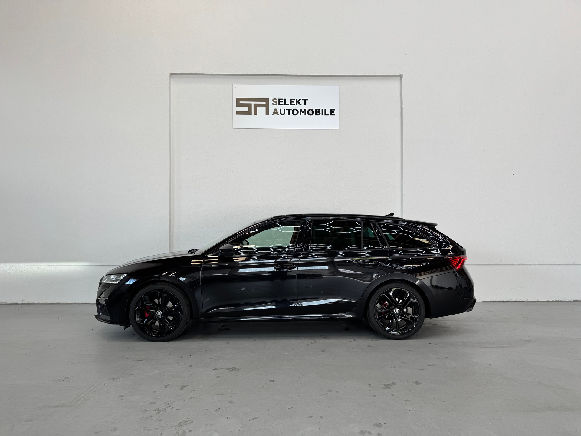 SKODA Octavia Combi 2.0 TDI DSG RS-image-3