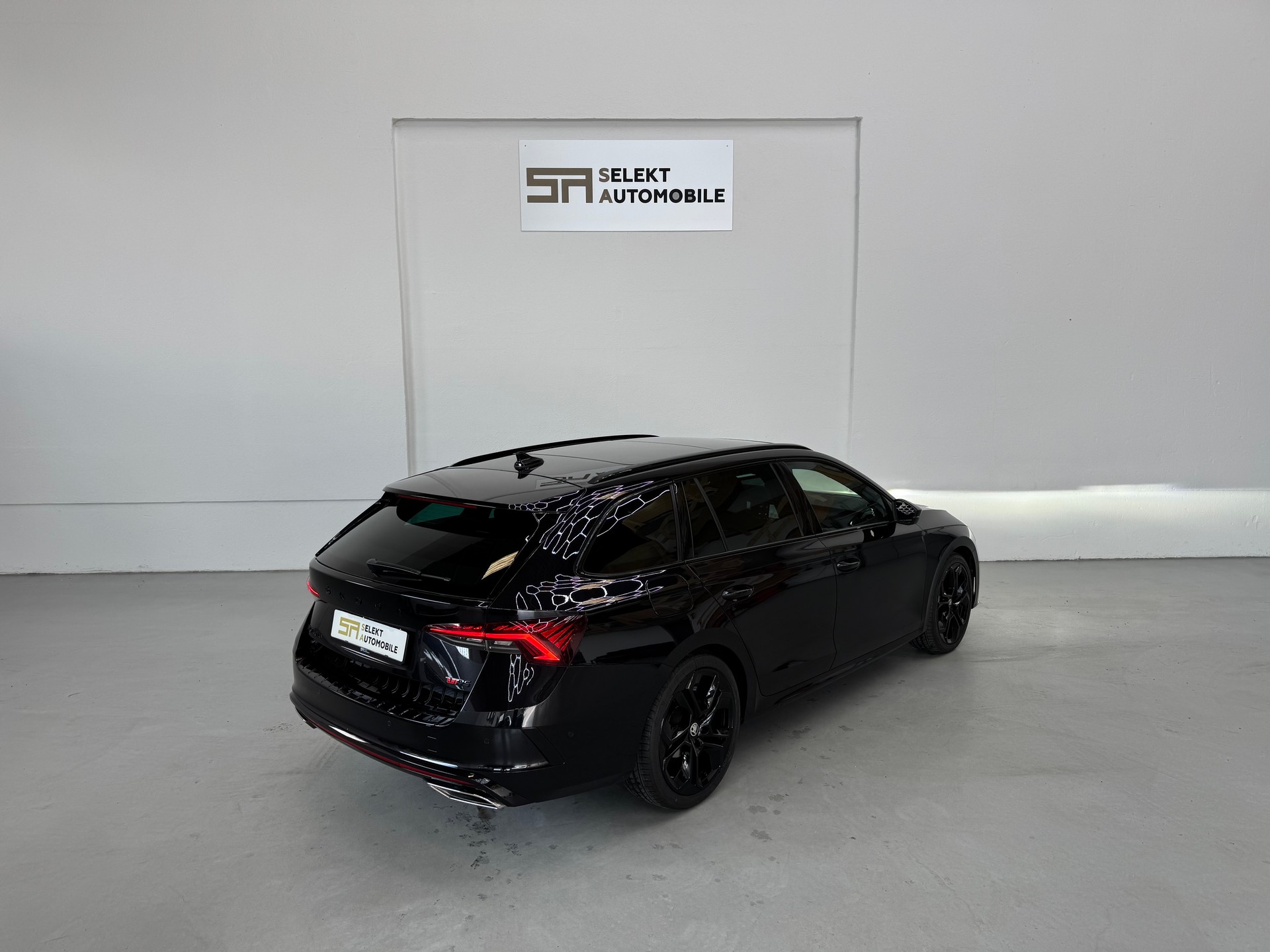 SKODA Octavia Combi 2.0 TDI DSG RS-image-5