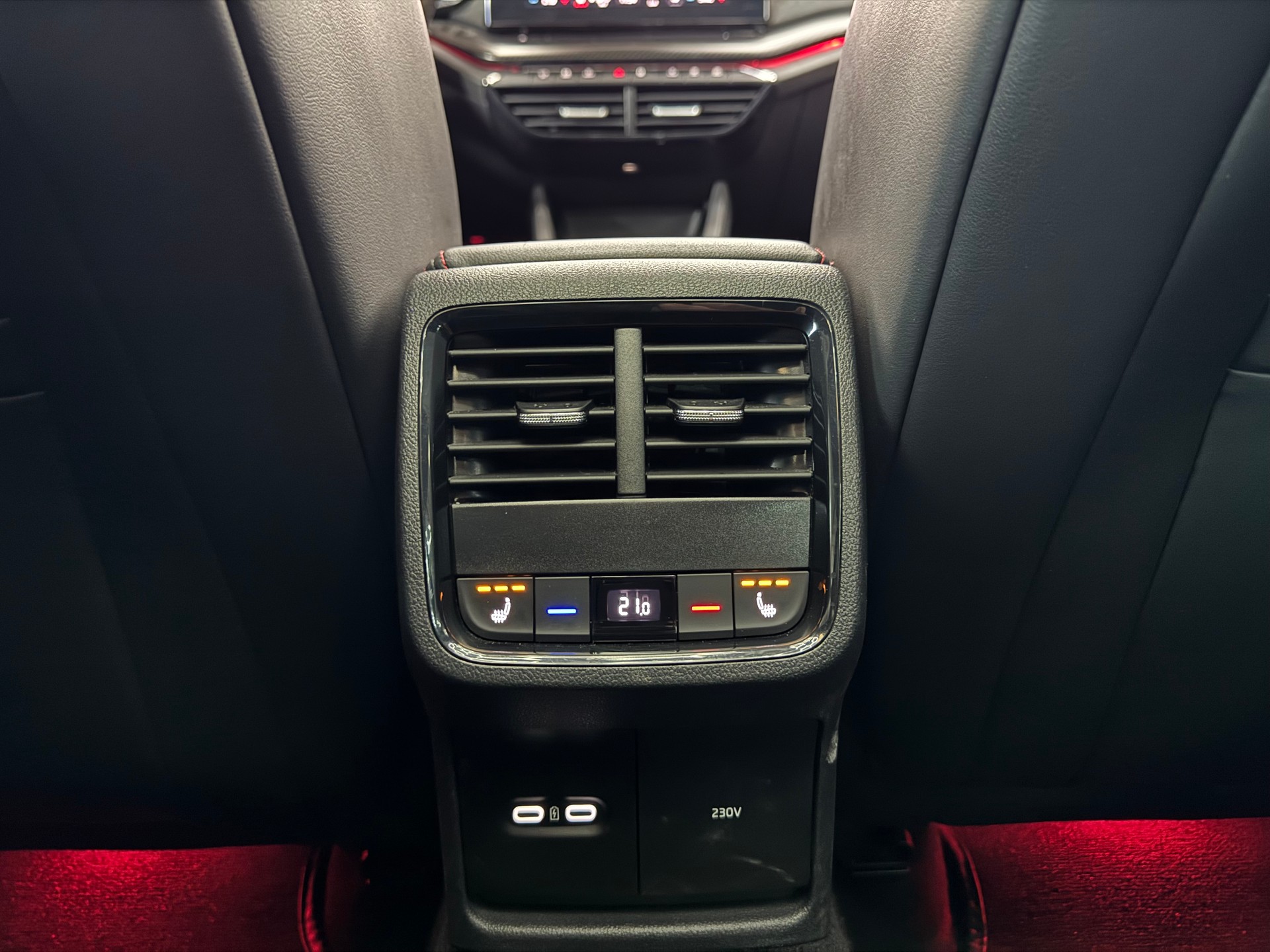SKODA Octavia Combi 2.0 TDI DSG RS-image-27