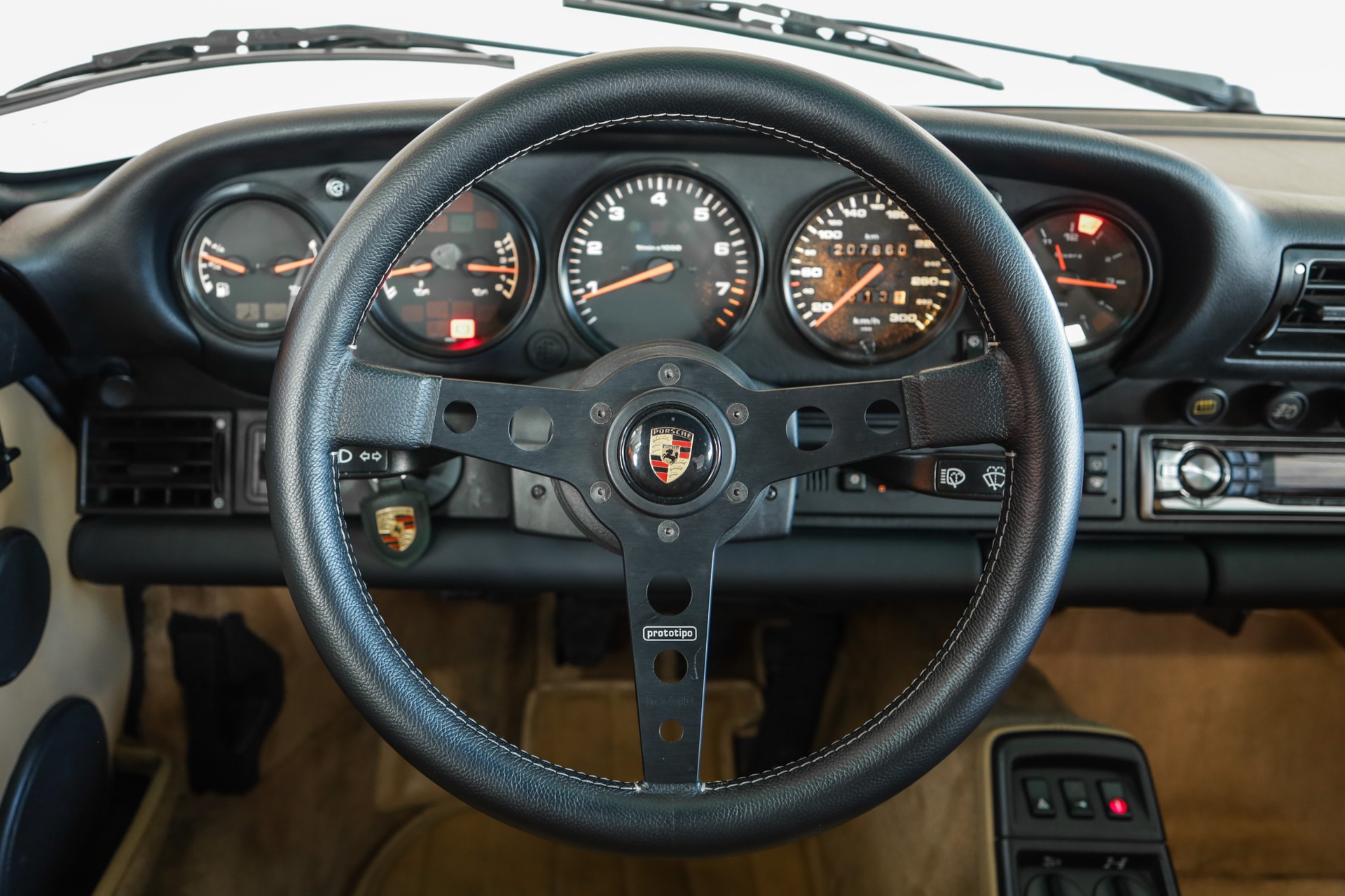 PORSCHE 911 Carrera 4 Cabrio-image-14