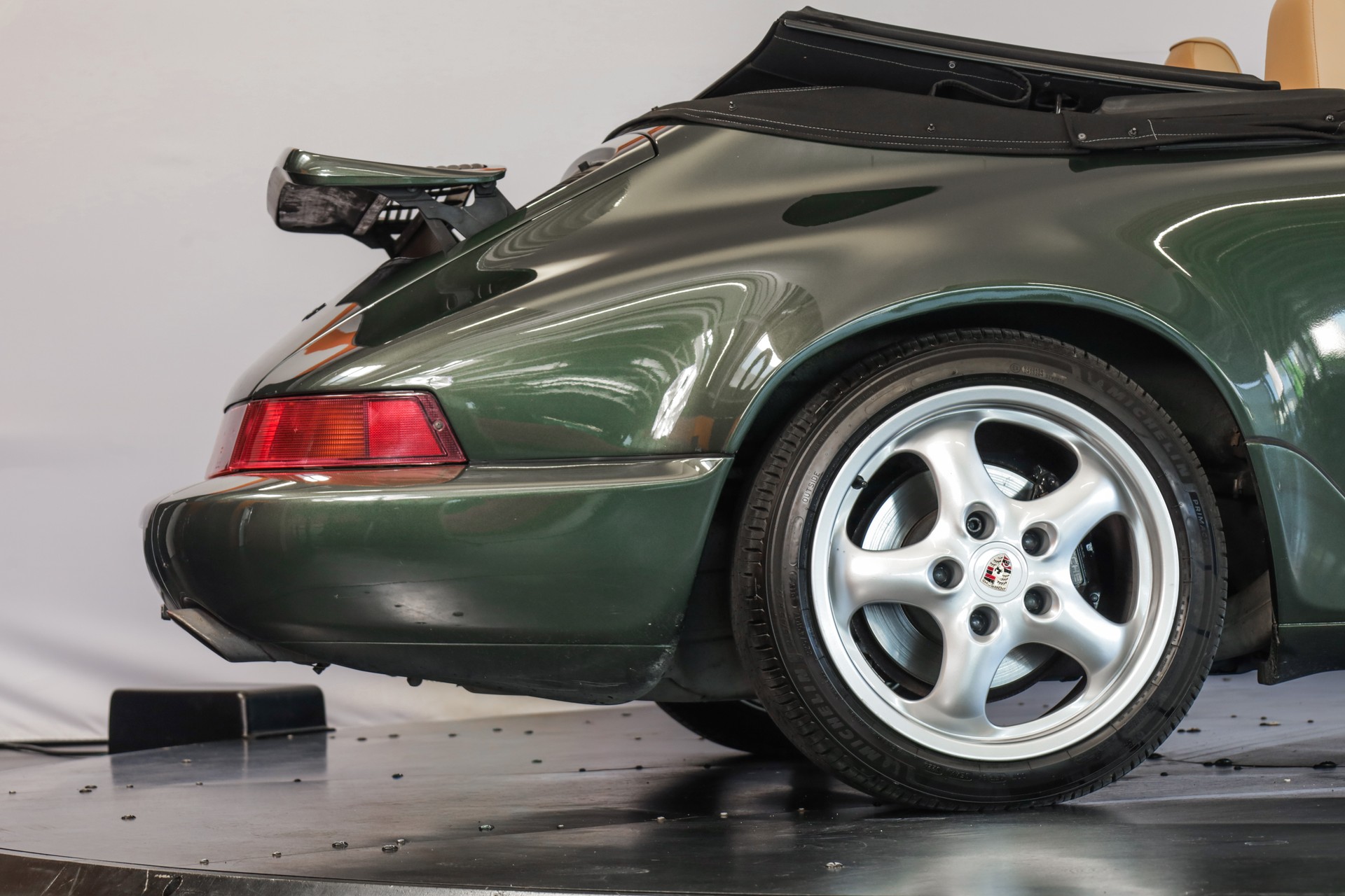 PORSCHE 911 Carrera 4 Cabrio-image-21