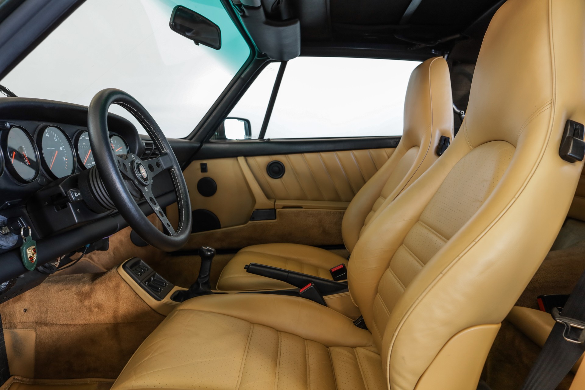 PORSCHE 911 Carrera 4 Cabrio-image-2